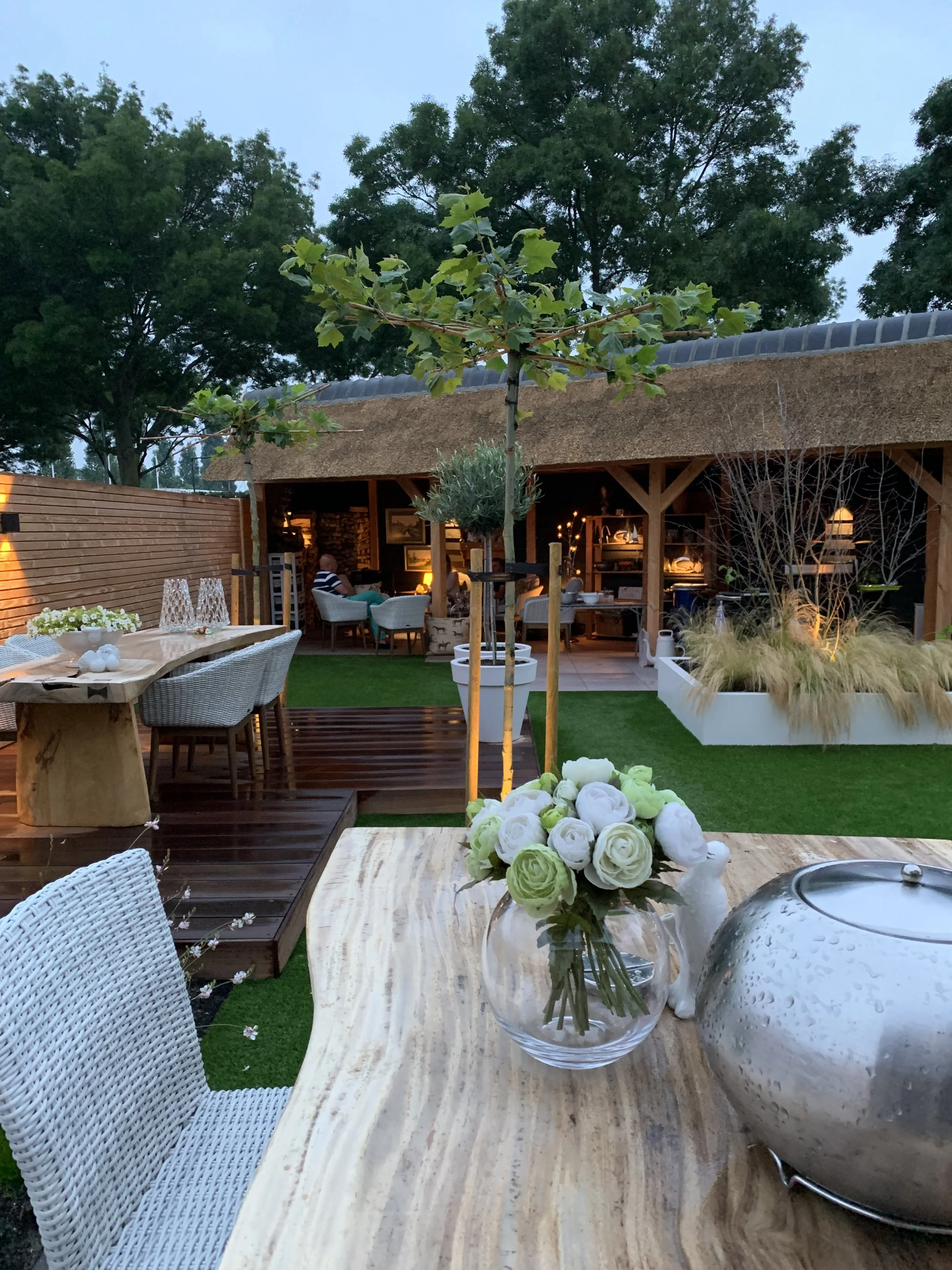 Villatuin in Zoetermeer met buitenverblijf