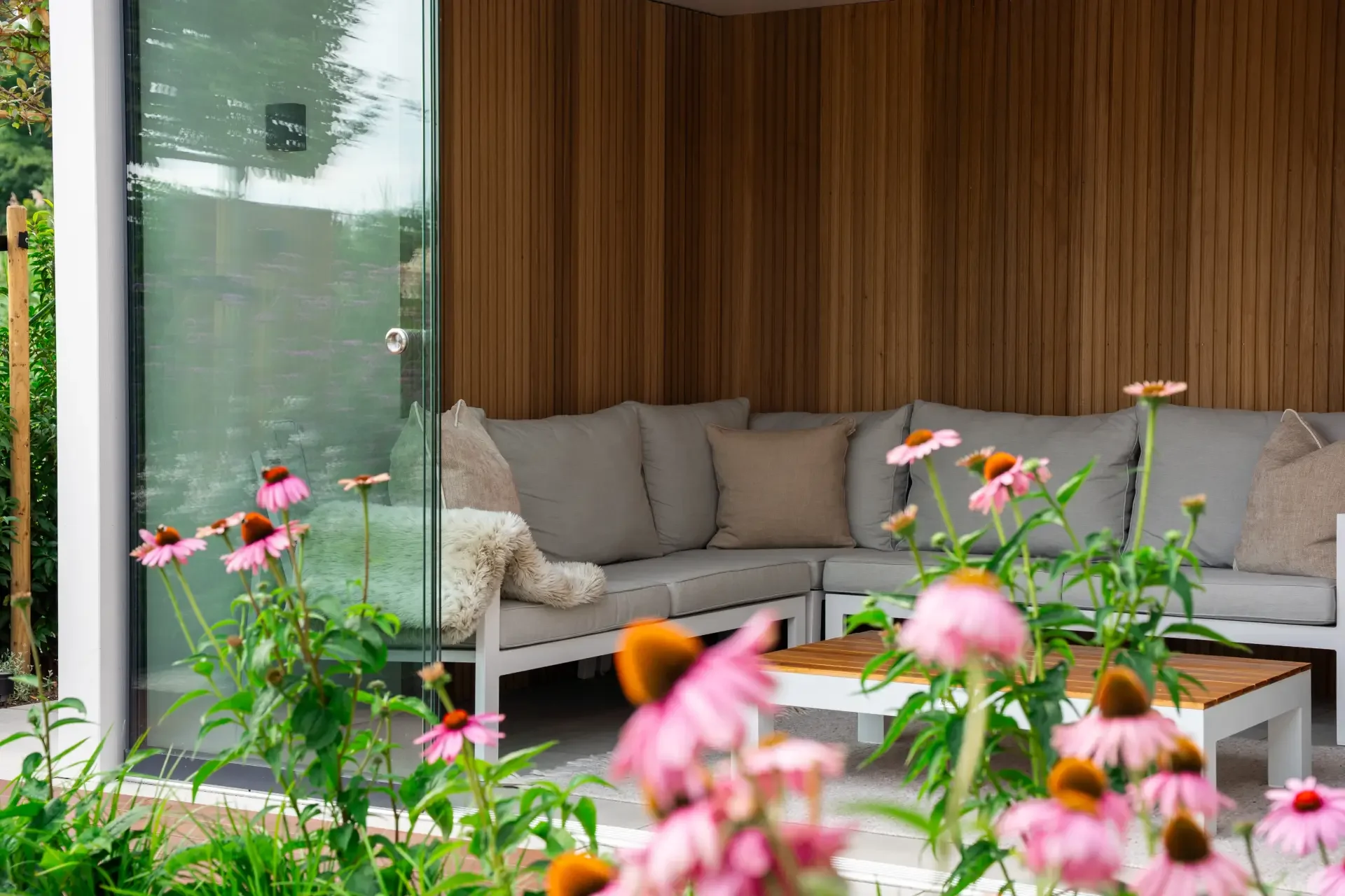 tuinkamer met glazen schuifwand