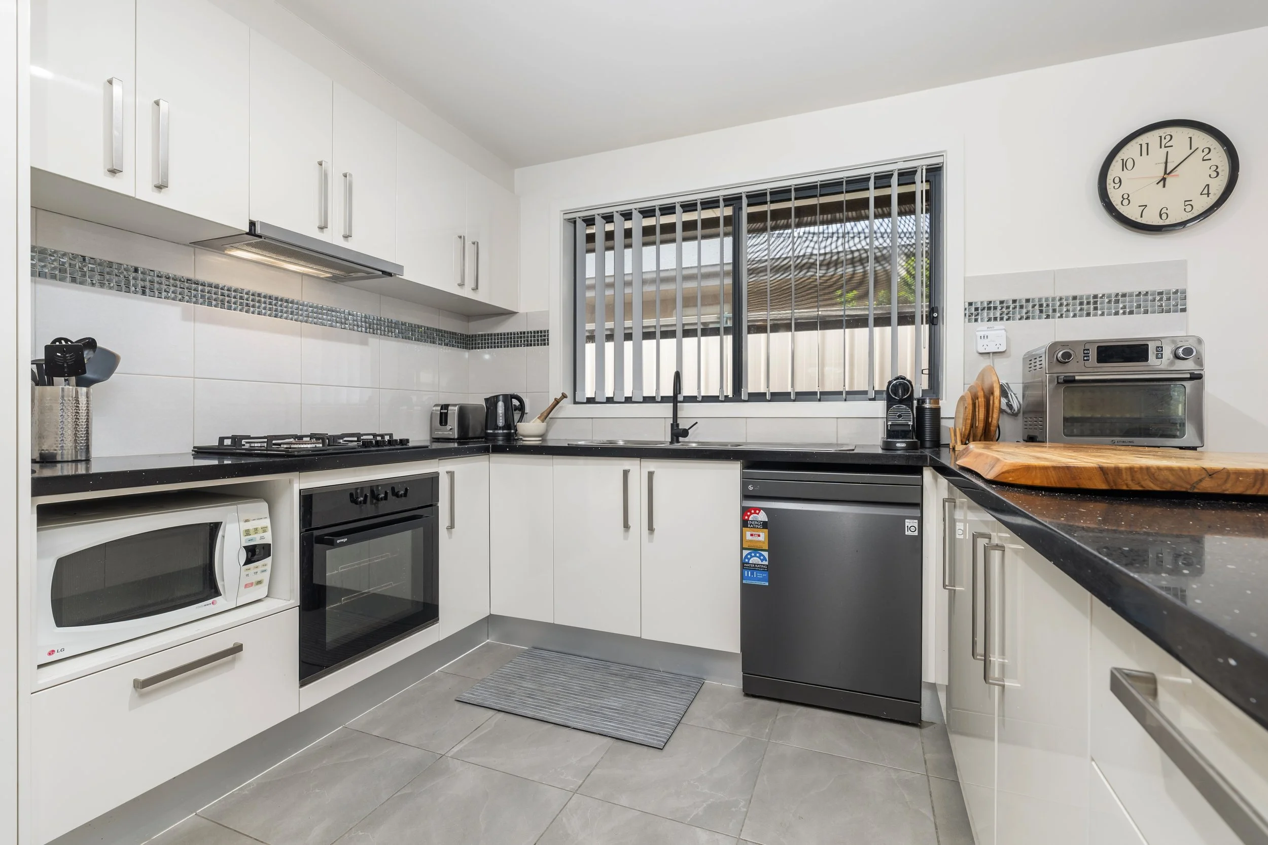 A KITCHEN 02.jpg