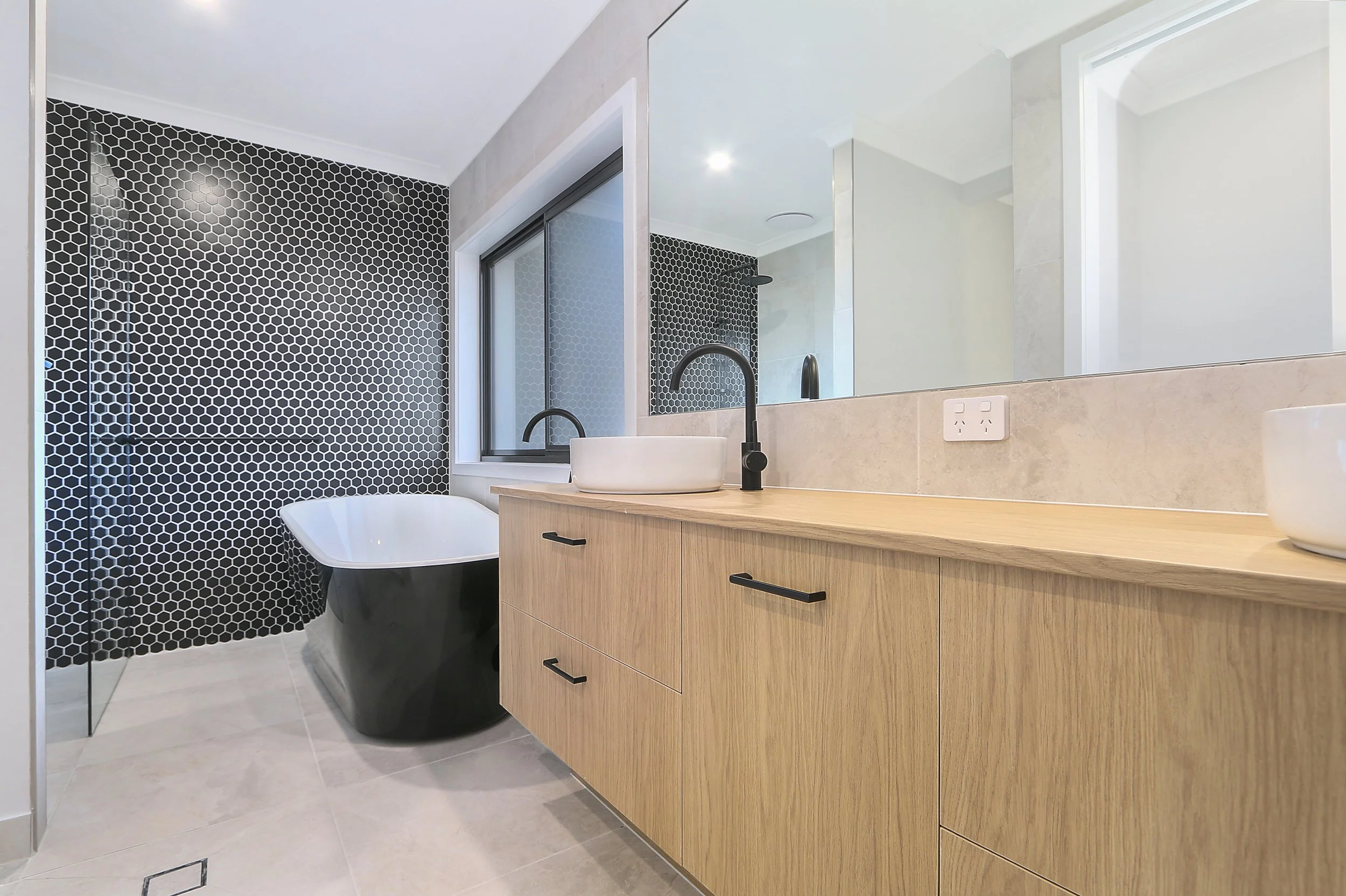 bonnie ensuite.jpg