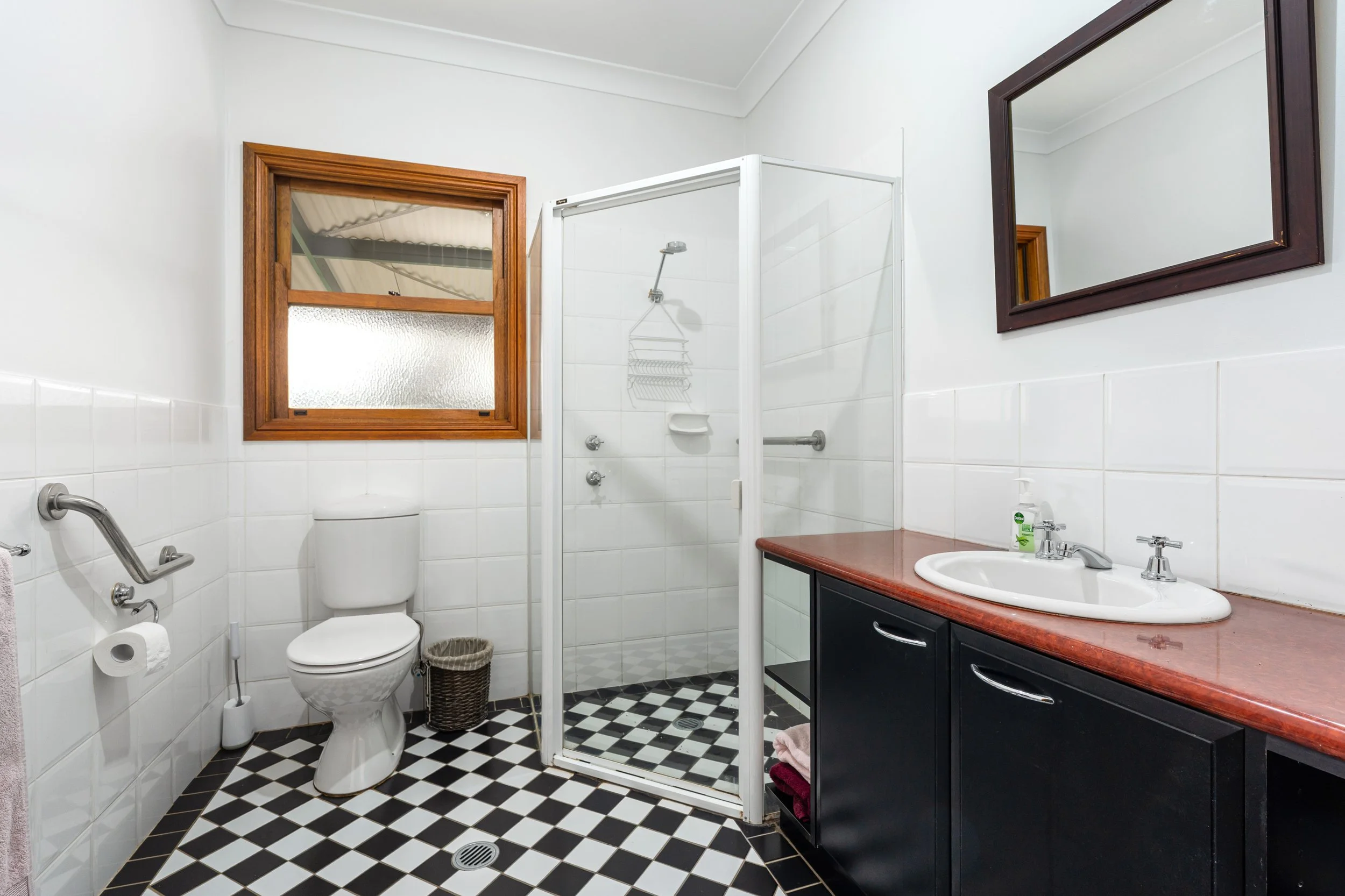 b - ensuite.jpg