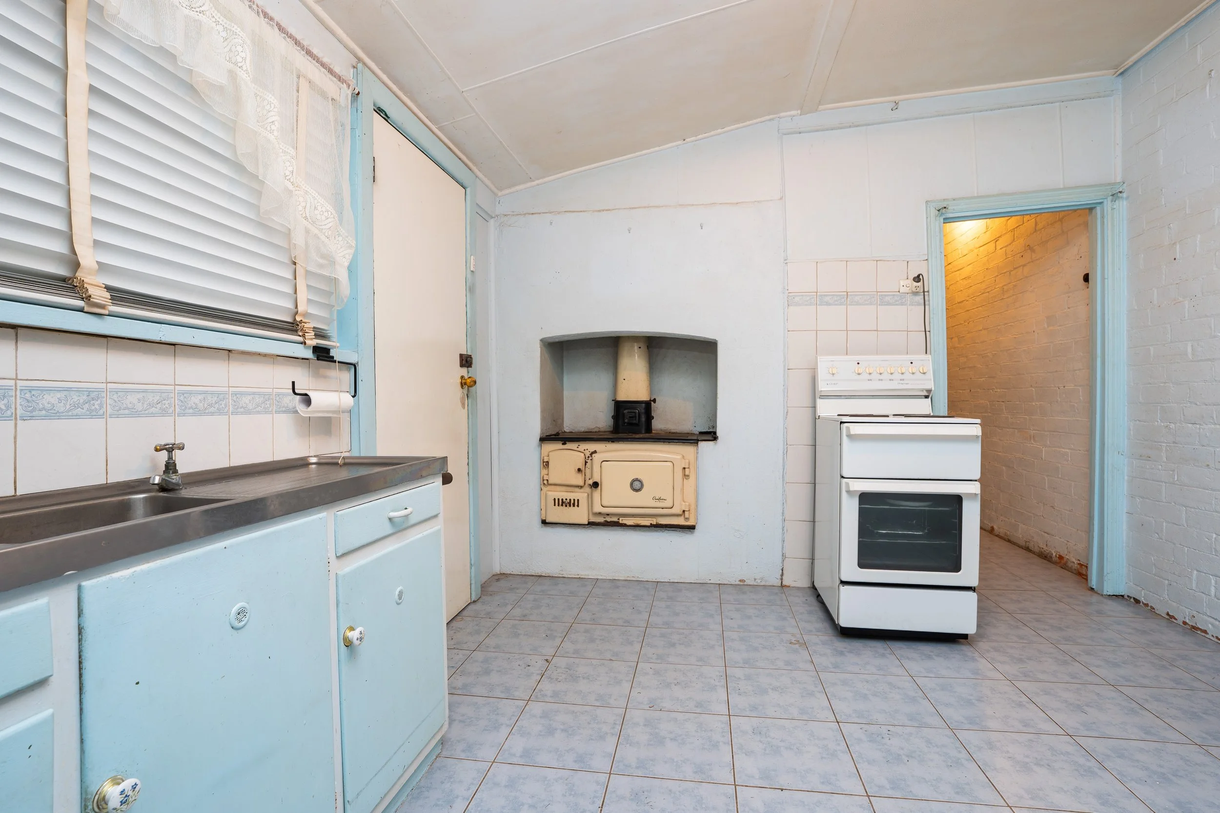 h- kitchen02.jpg