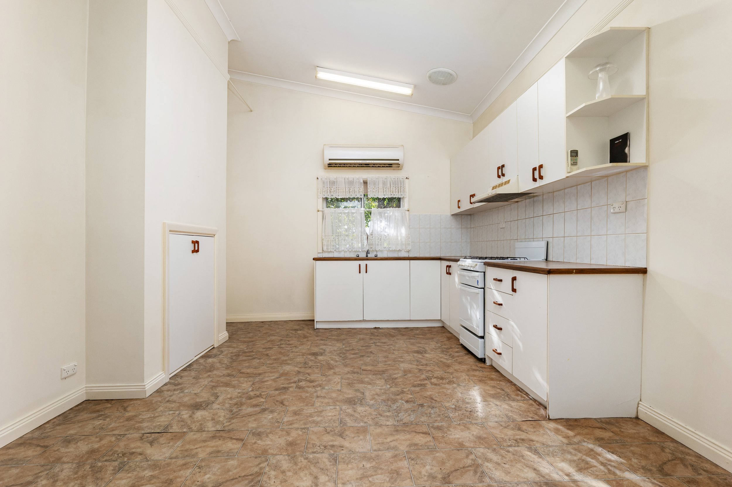 u-kitchen 2.jpg