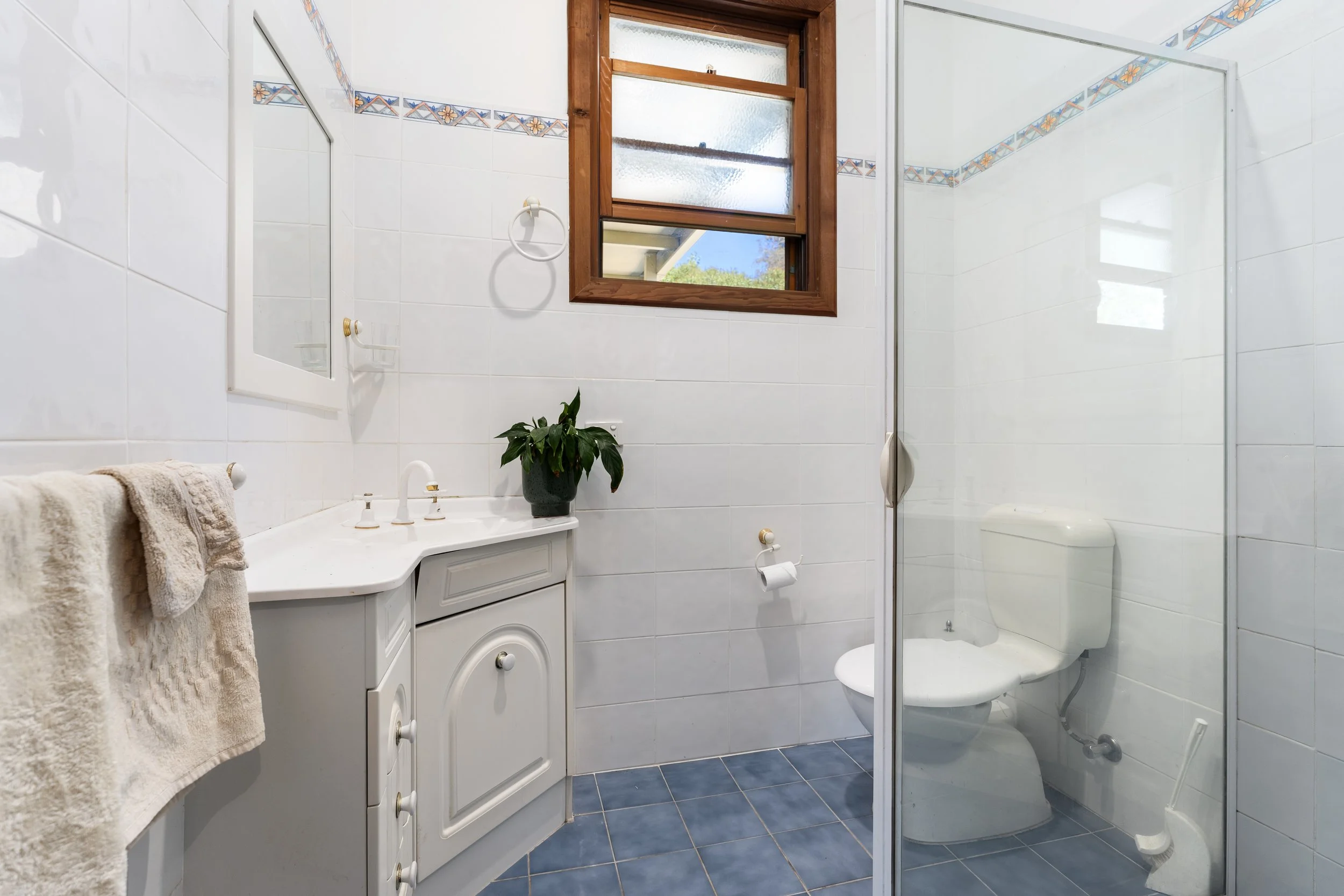 s- ensuite.jpg