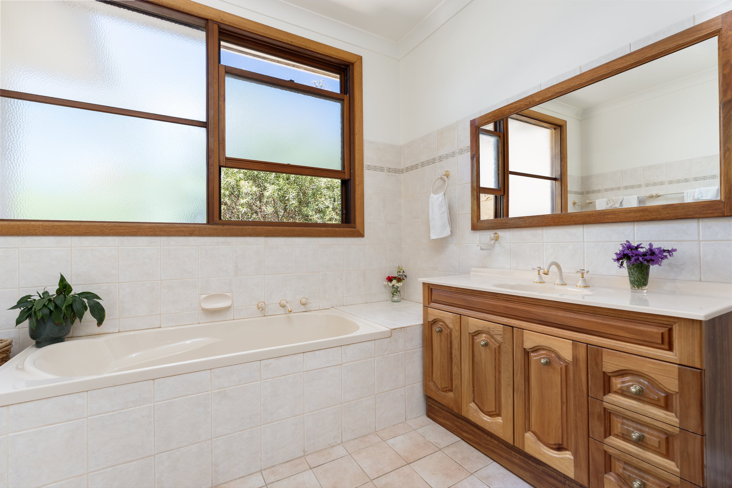 s-main bathroom.jpg