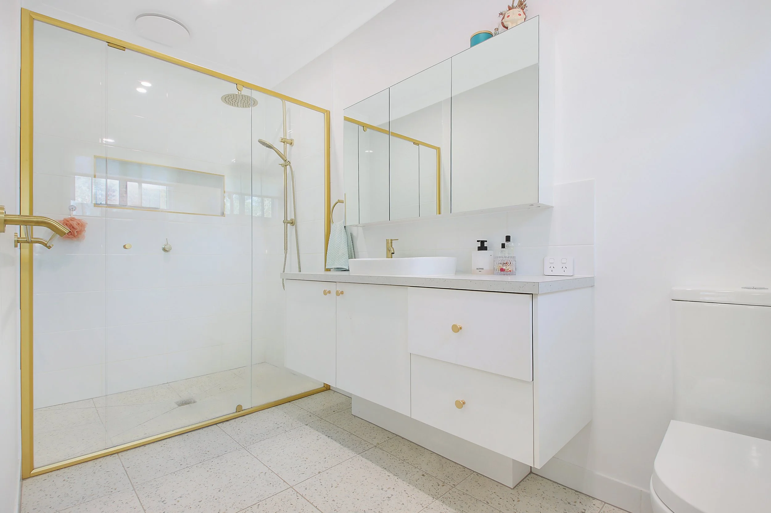 h main bath.jpg