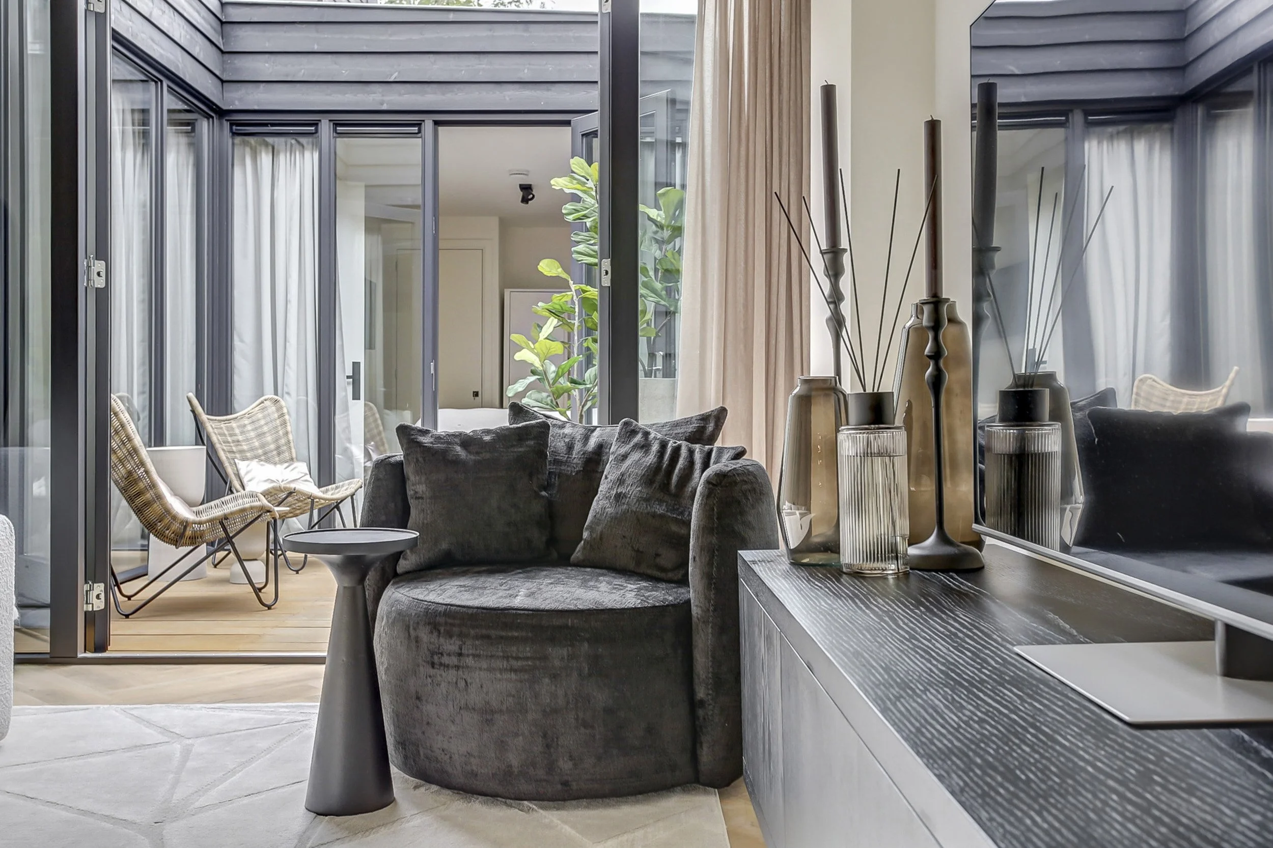 Aankoop winkel- en woonruimte, transformatie naar 4 appartementen - Paradijs 18-20, Gouda