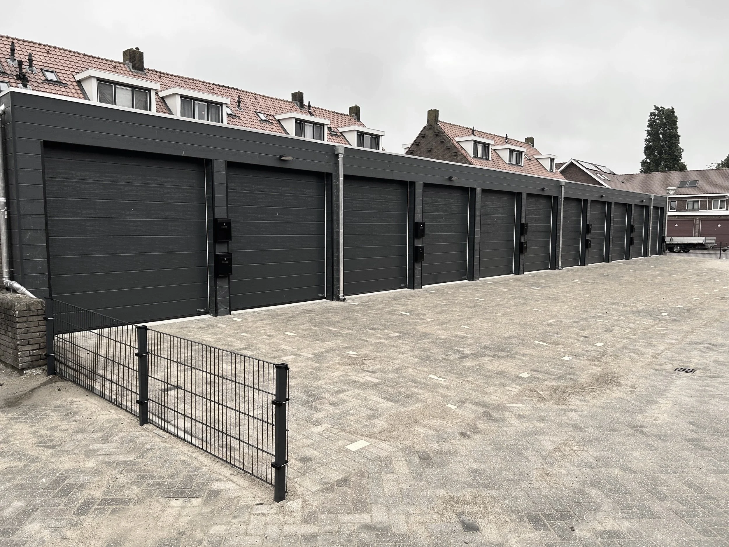 Aankoop opslagruimte, transformatie naar 11 garageboxen - Koningin Wilhelminaweg 212, Gouda