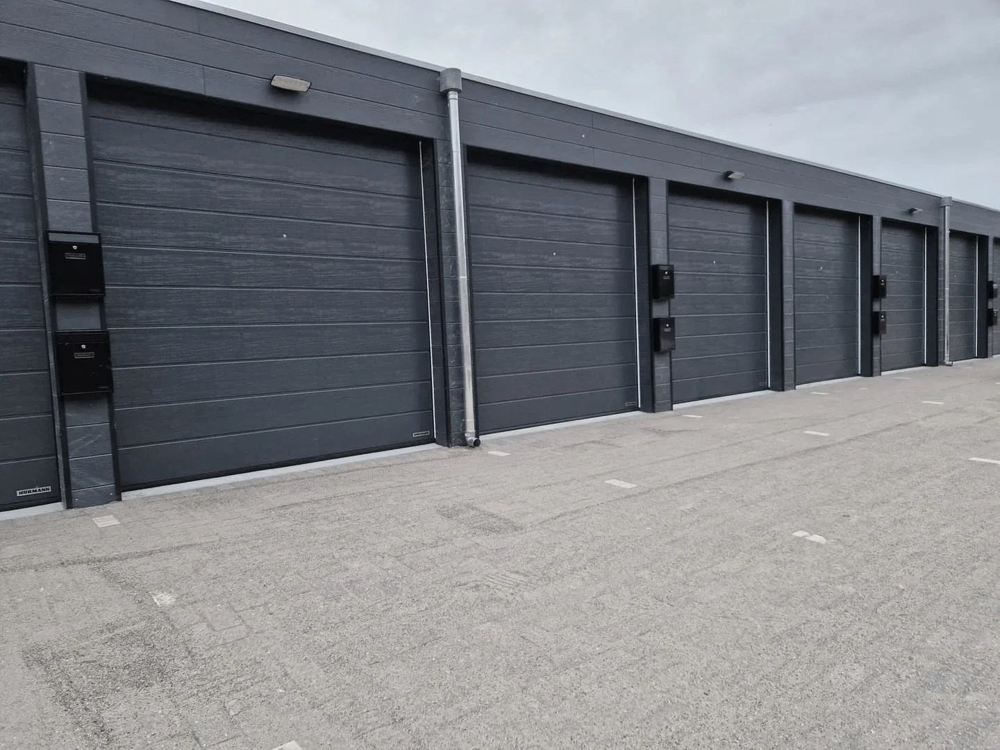 Aankoop opslagruimte, transformatie naar 11 garageboxen - Koningin Wilhelminaweg 212, Gouda