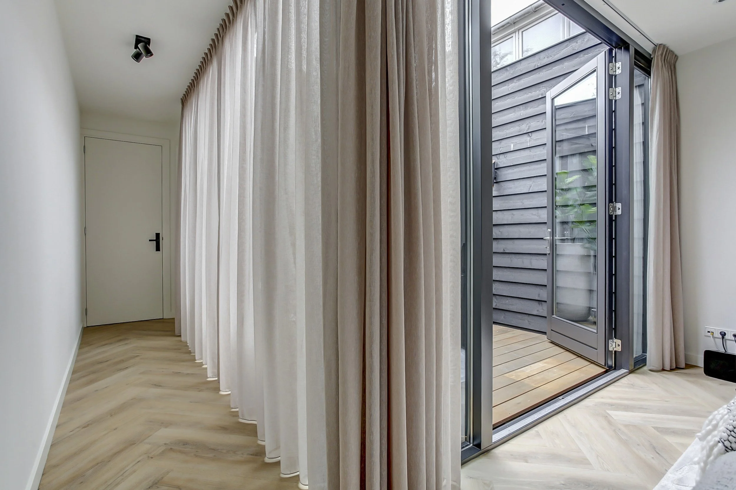 Aankoop winkel- en woonruimte, transformatie naar 4 appartementen - Paradijs 18-20, Gouda