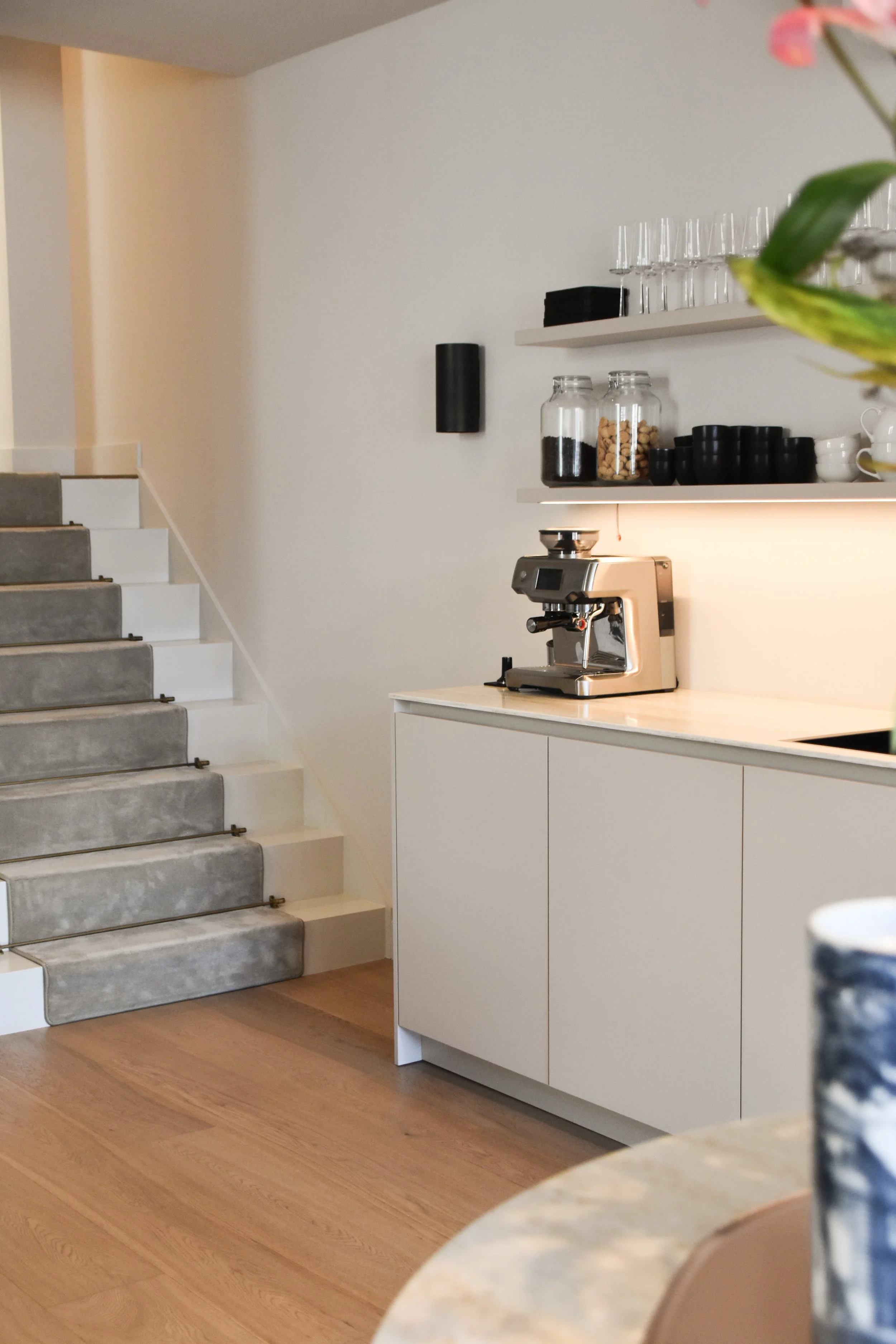 Aankoop commerciële ruimte, transformatie naar kantoor en appartement - Westhaven 36, Gouda