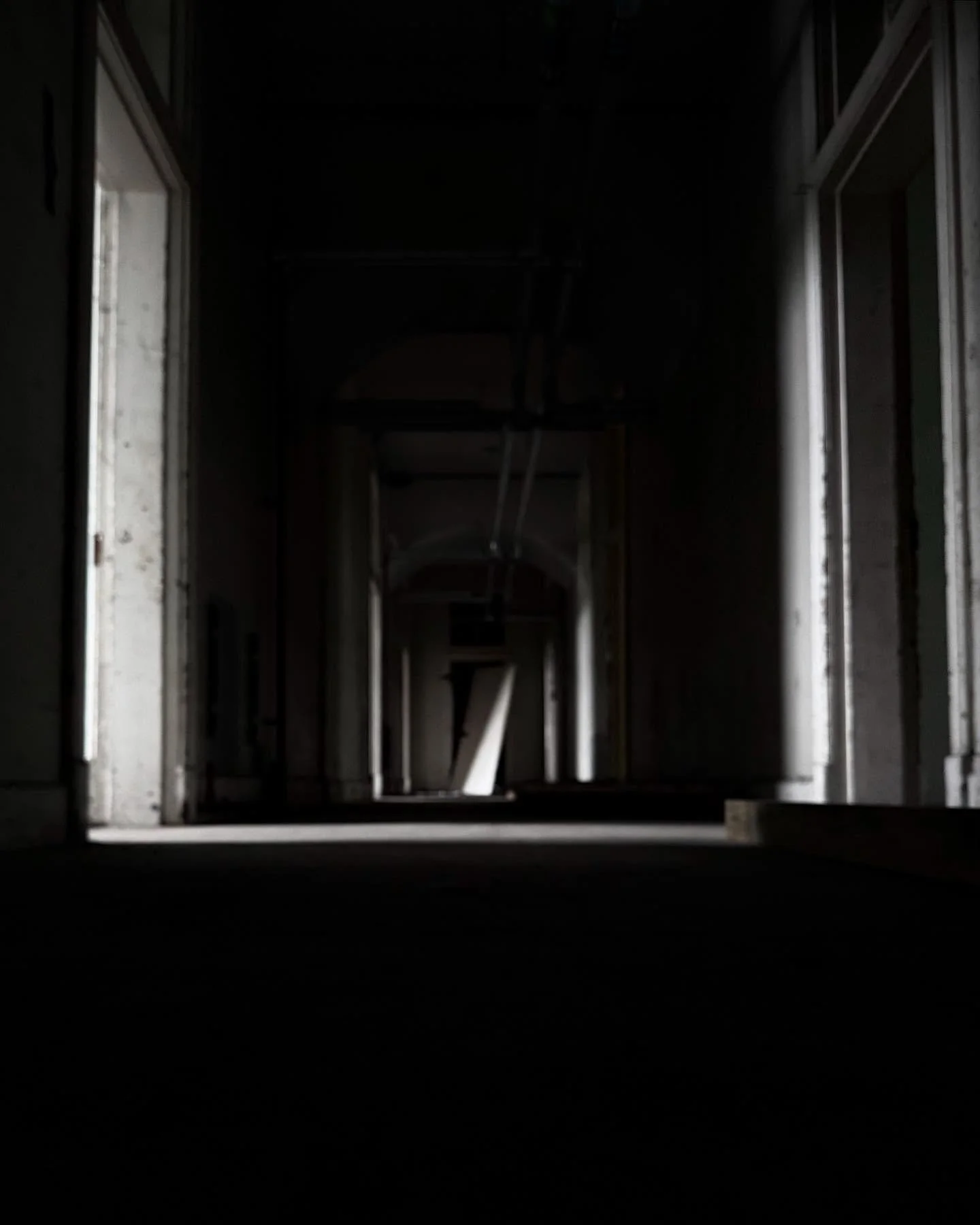 One door. Two intruders. A darkness long kept at bay. #Abandonedfilm

#indiehorror #horrorcommunity #ATSY #anthingthatscaresyou #productioncompany #indiehorrorfilm #horrorfilmmaker #supportindiehorror #horrorfilm #filmedinUK #ukhorror #abandoned