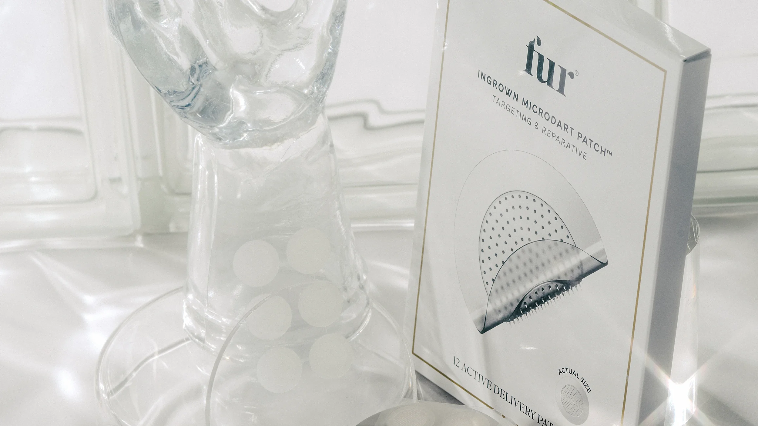 Patch and packaging presented with clinical clarity.