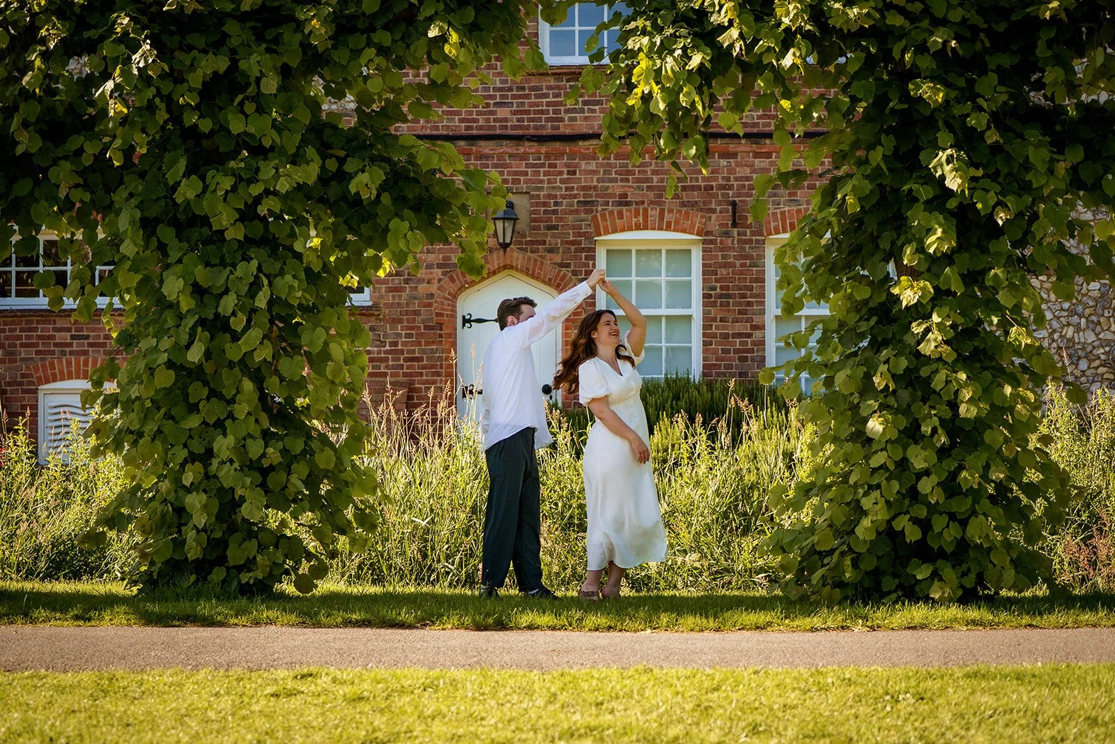 Old-Amersham-Engagement-Photoshoot-01-21.jpg