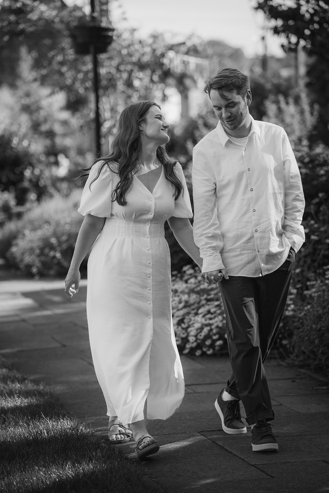 Old-Amersham-Engagement-Photoshoot-01-10.jpg