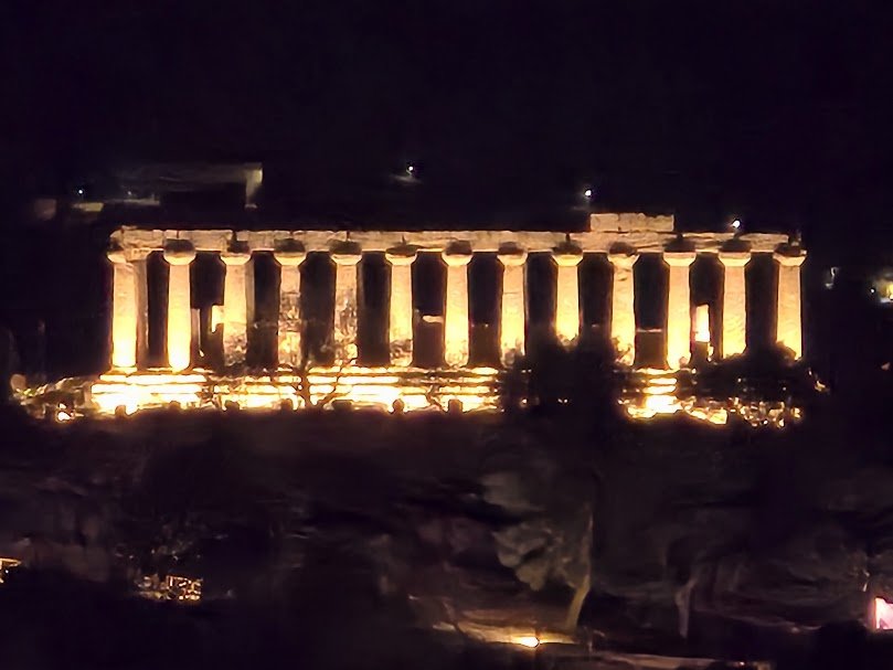 Agrigento - conheça o fascinante Vale dos Templos, onde antigas ruínas gregas se encontram com paisagens deslumbrantes. Agrigento é um destino imperdível para os amantes de história e cultura.
