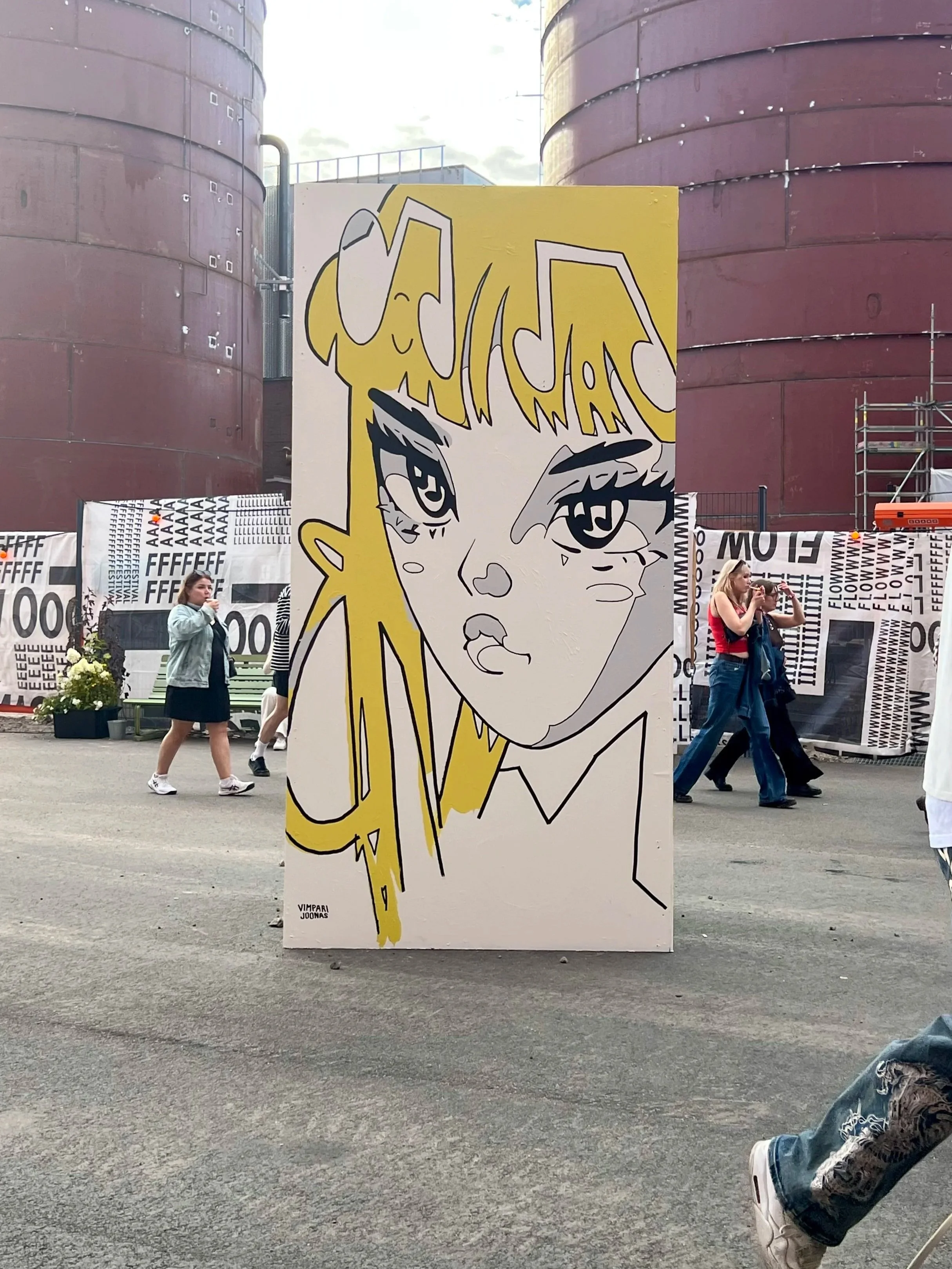 Visually incorporating musical notes, this 3-meter mural features black, yellow, white, and gray. It depicts a close-up of a woman’s face, combining anime, Western comic-book art, and pop-art aesthetics with a graffiti-inspired approach.
