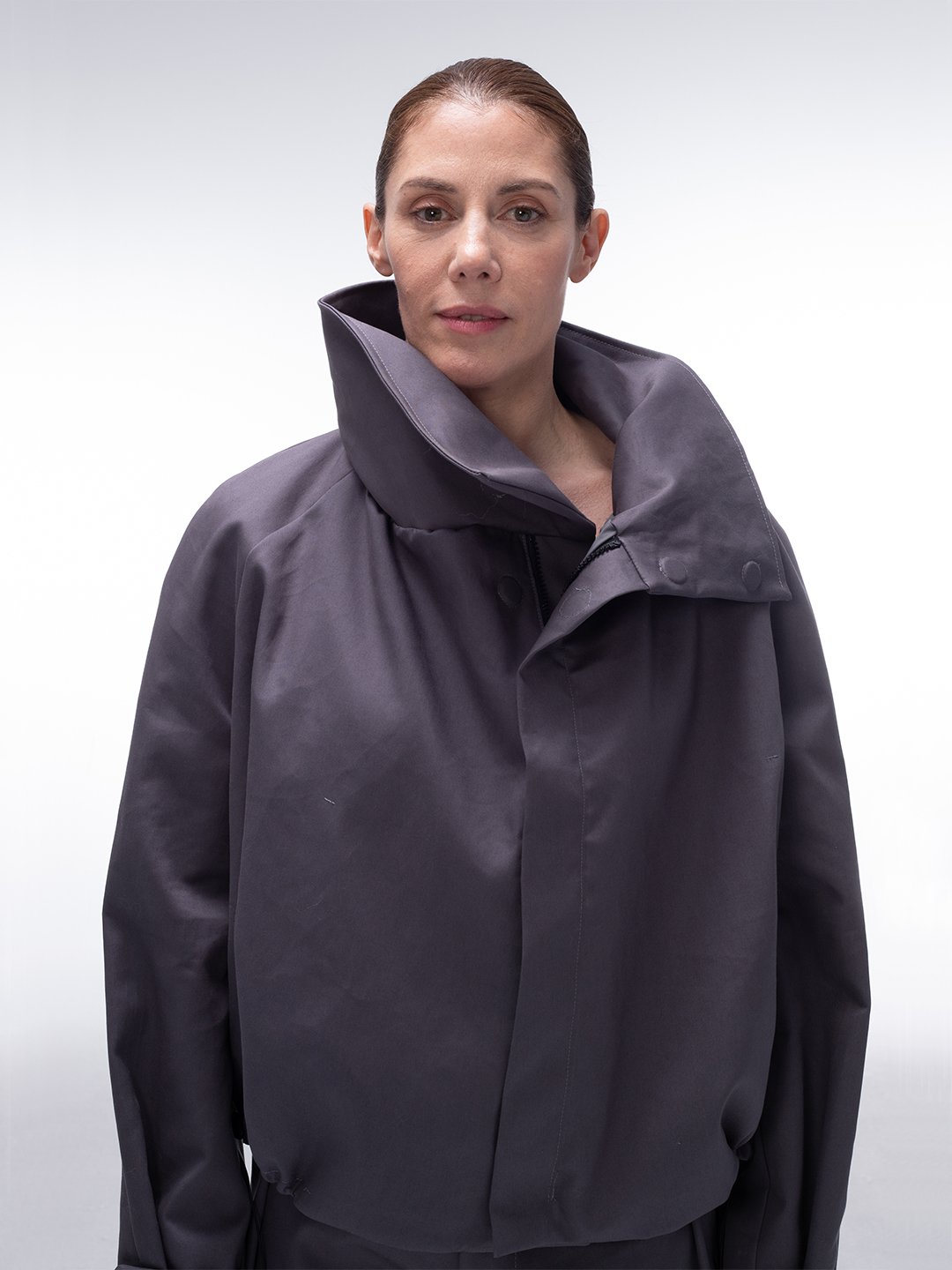 grey_gabardine_short_trench_coat_technical_mpower_5.jpg