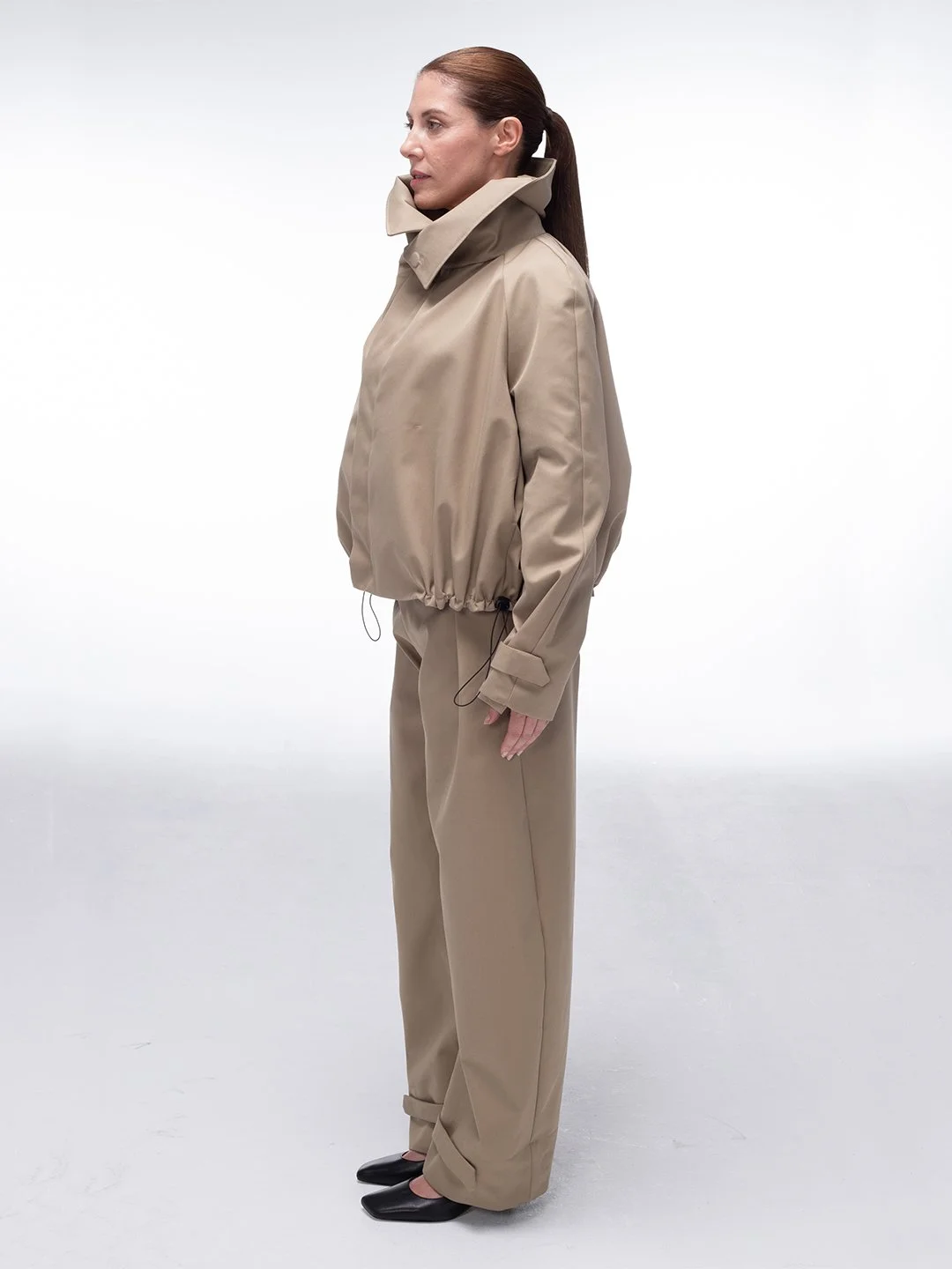 beige_gabardine_barrel_trousers_technical_mpower_2.jpg
