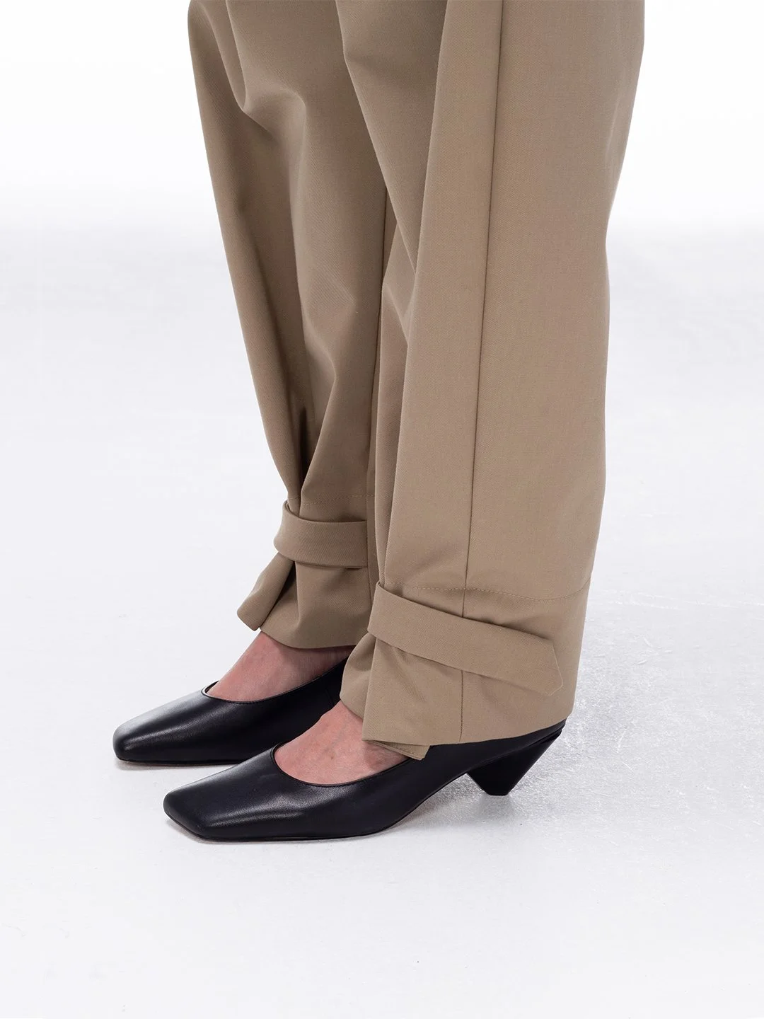 beige_gabardine_barrel_trousers_technical_mpower_6.jpg