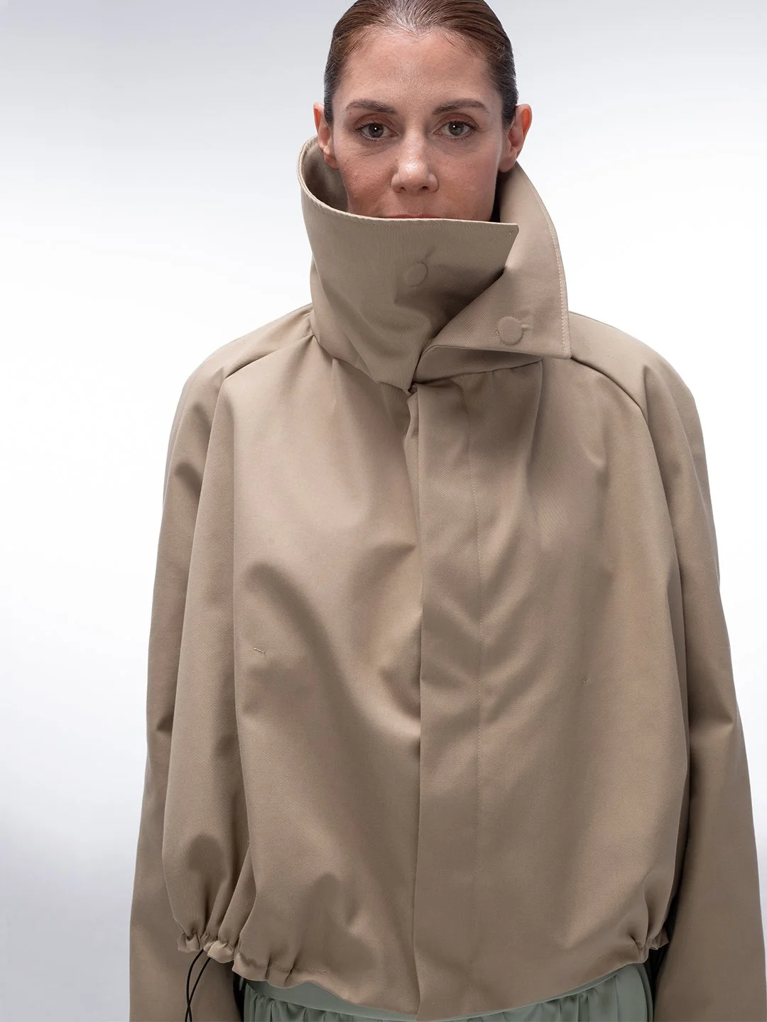gabardine_short_technical_trench_beige_mpower_5.jpg