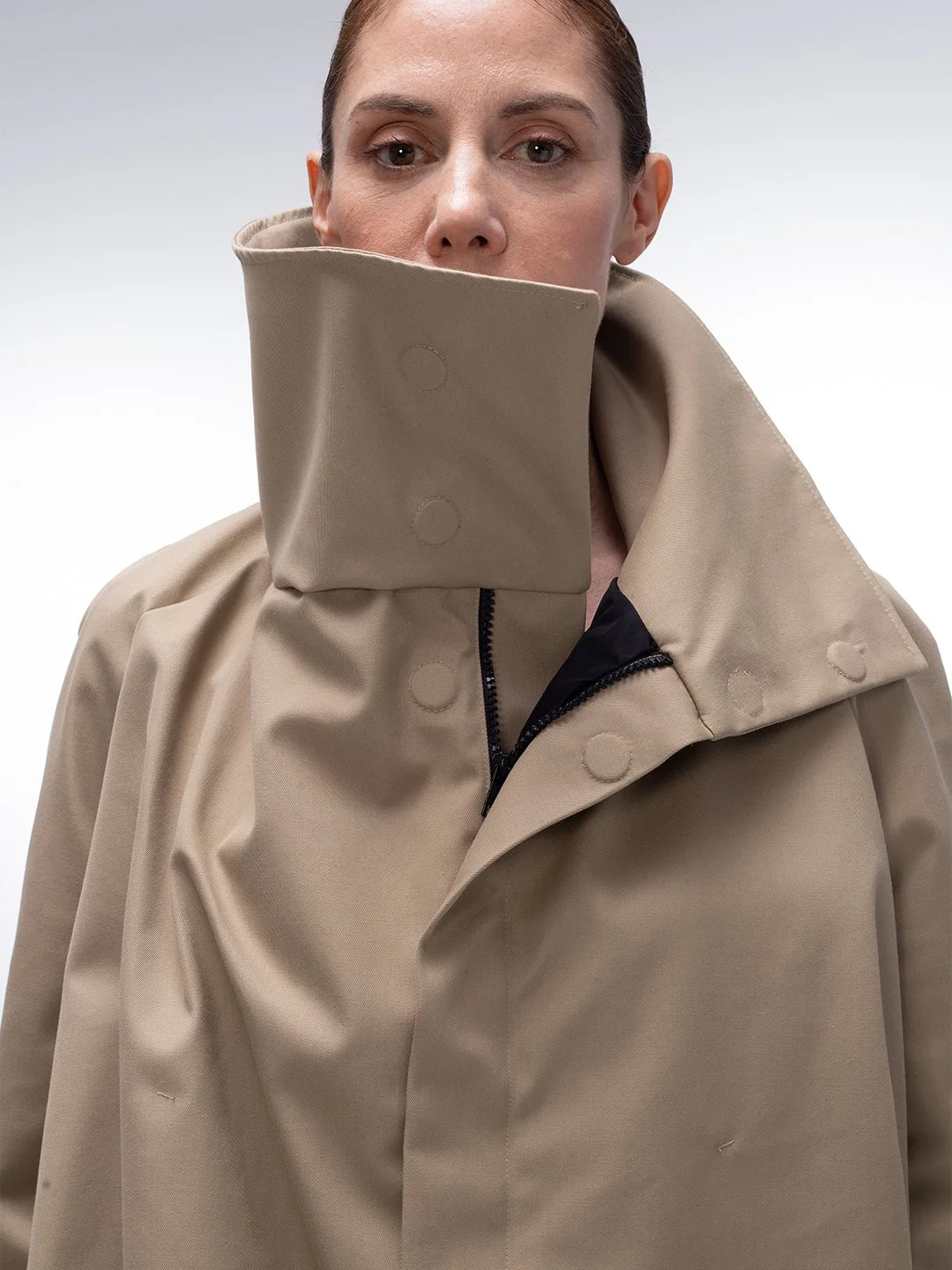 gabardine_short_technical_trench_beige_mpower_7.jpg