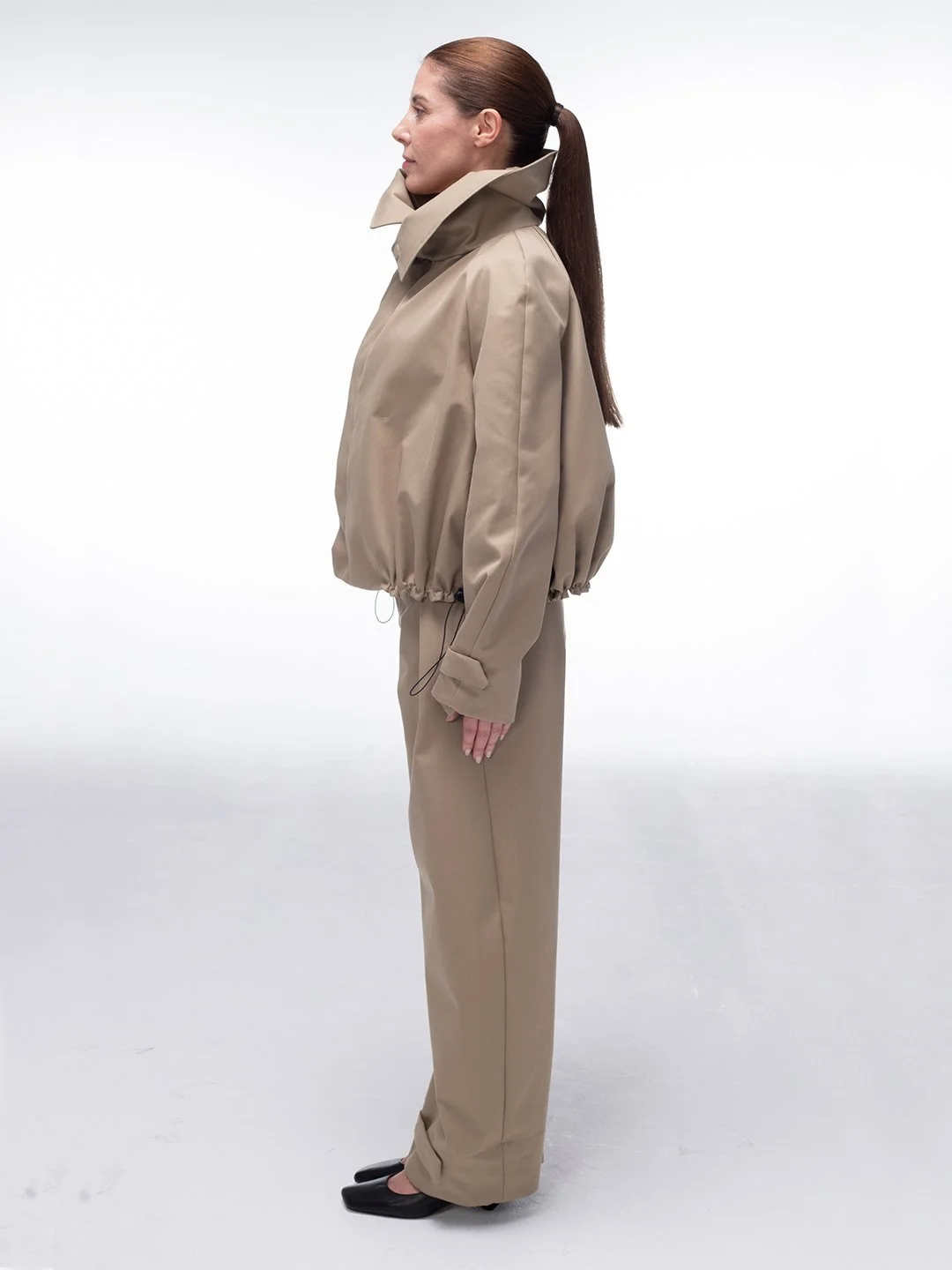 beige_gabardine_barrel_trousers_technical_mpower_3.jpg