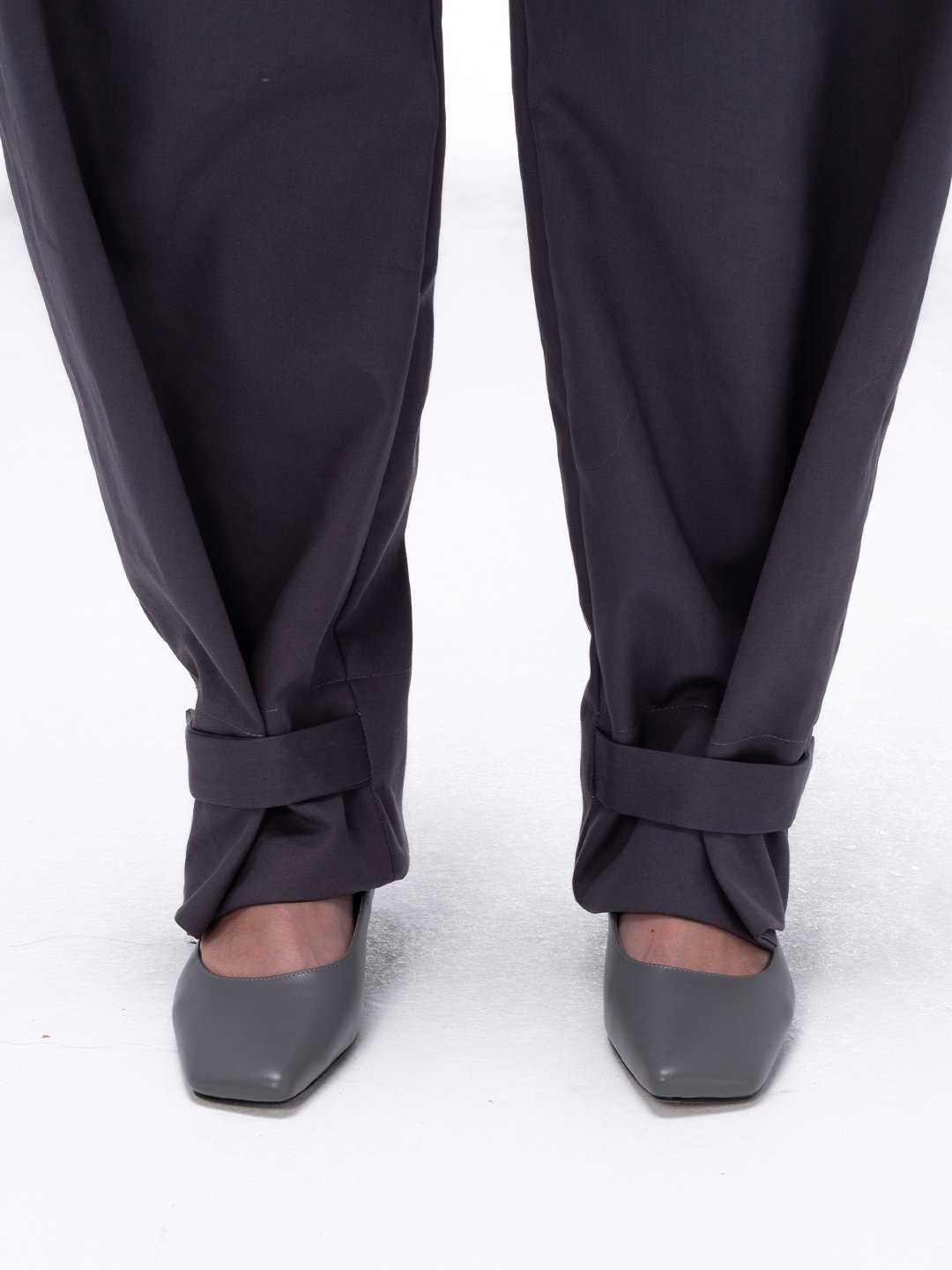 grey_gabardine_barrel_trousers_technical_mpower_5.jpg