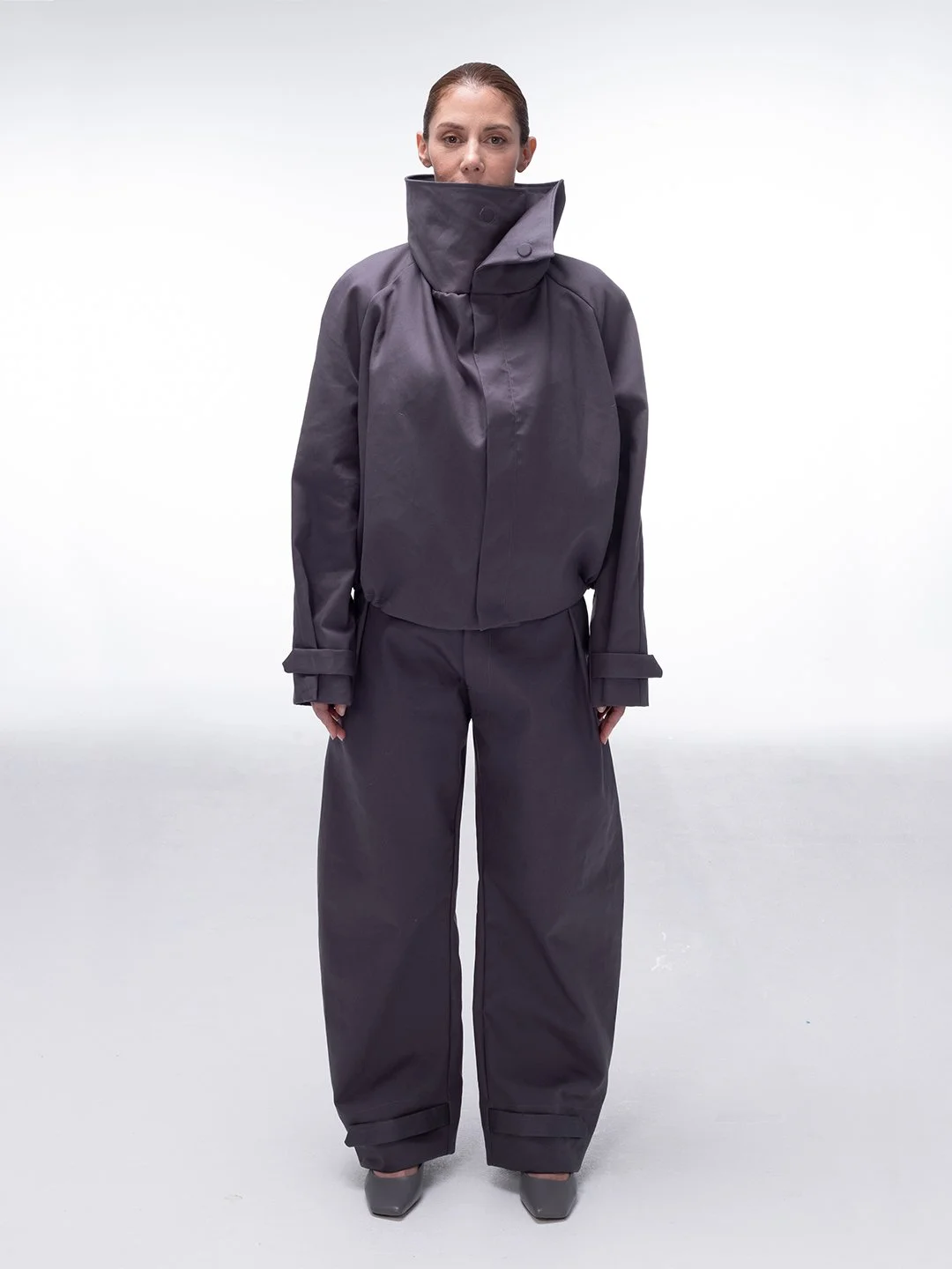 grey_gabardine_short_trench_coat_technical_mpower_1.jpg