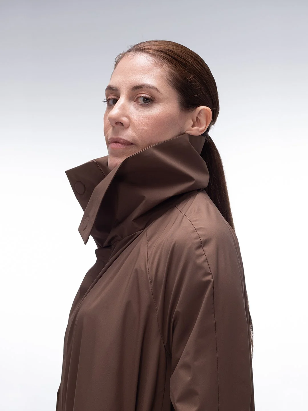 technical_nylon_trench_coat_brown_wide_mpower_3.jpg