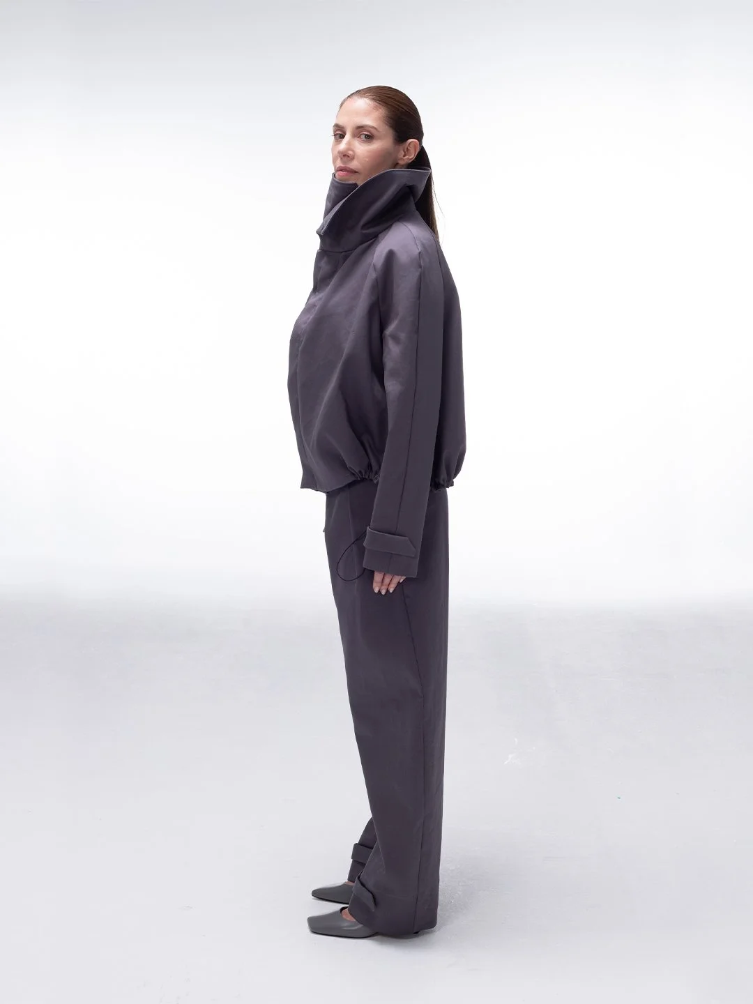 grey_gabardine_short_trench_coat_technical_mpower_2.jpg