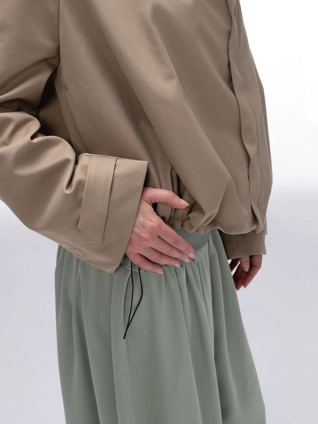 gabardine_short_technical_trench_beige_mpower_8.jpg