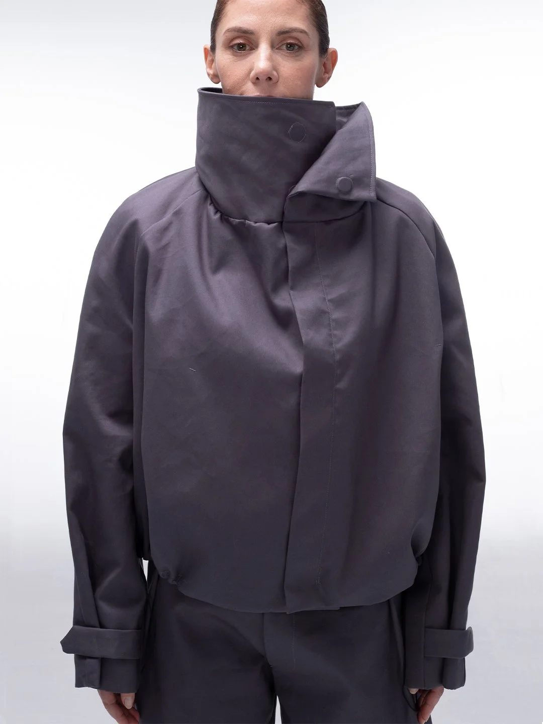 grey_gabardine_short_trench_coat_technical_mpower_4.jpg