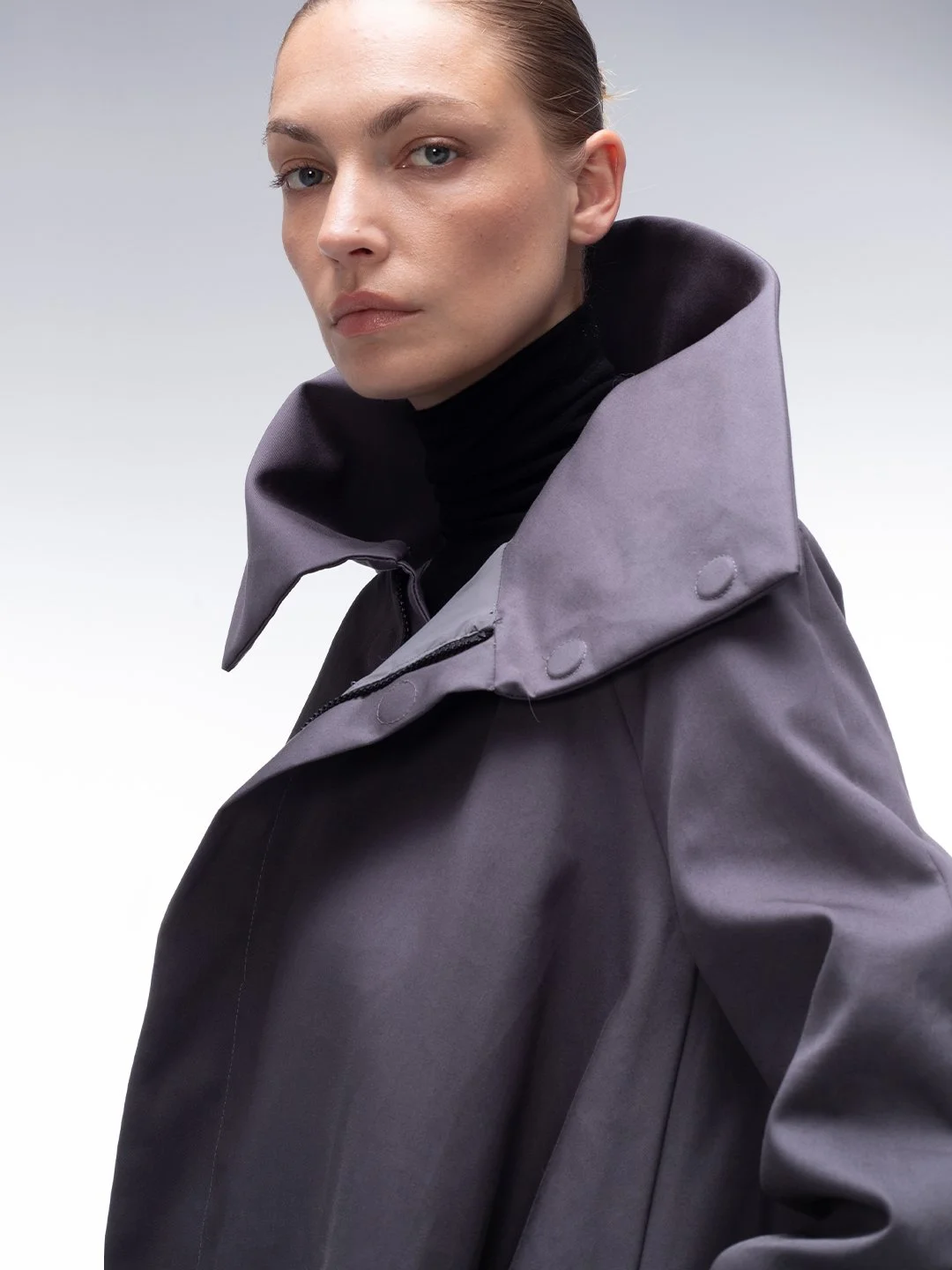grey_gabardine_wide_trench_coat_technical_mpower_9.jpg