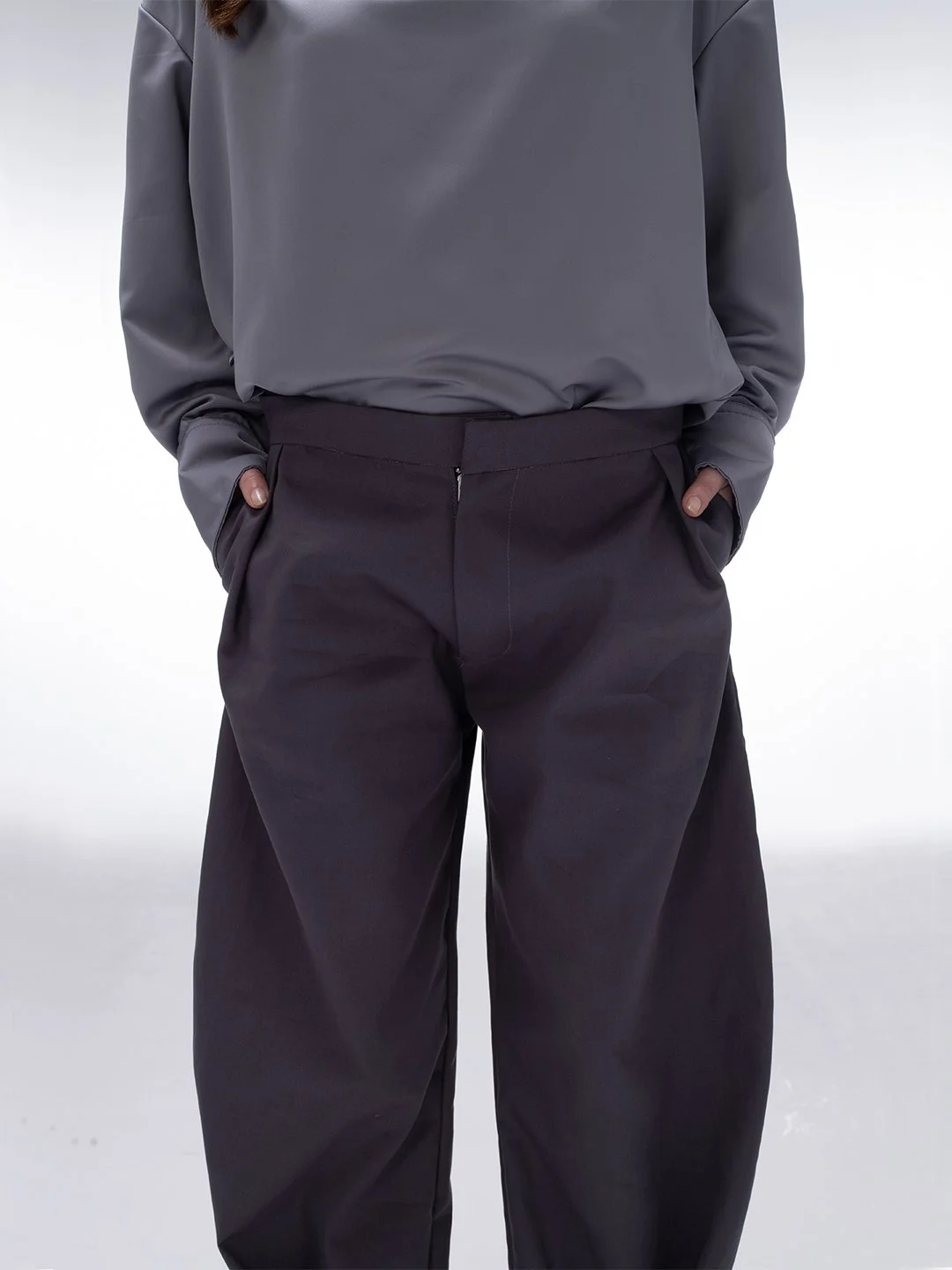 grey_gabardine_barrel_trousers_technical_mpower_4.jpg