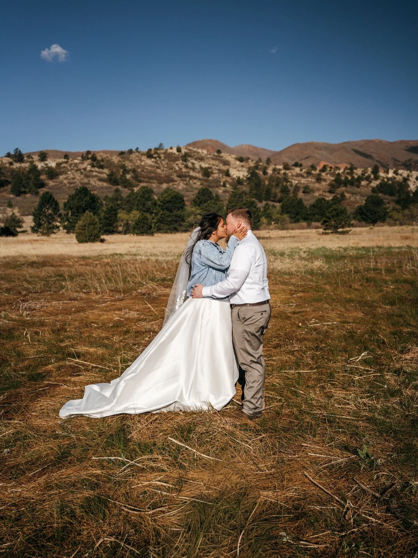 Pure joy&hellip; hallelujah 

This incredible couple traveled from California to elope in our beautiful city. When a random springtime snow storm got in the way of our golden hour session, they were so flexible &amp; joined me for a morning session f