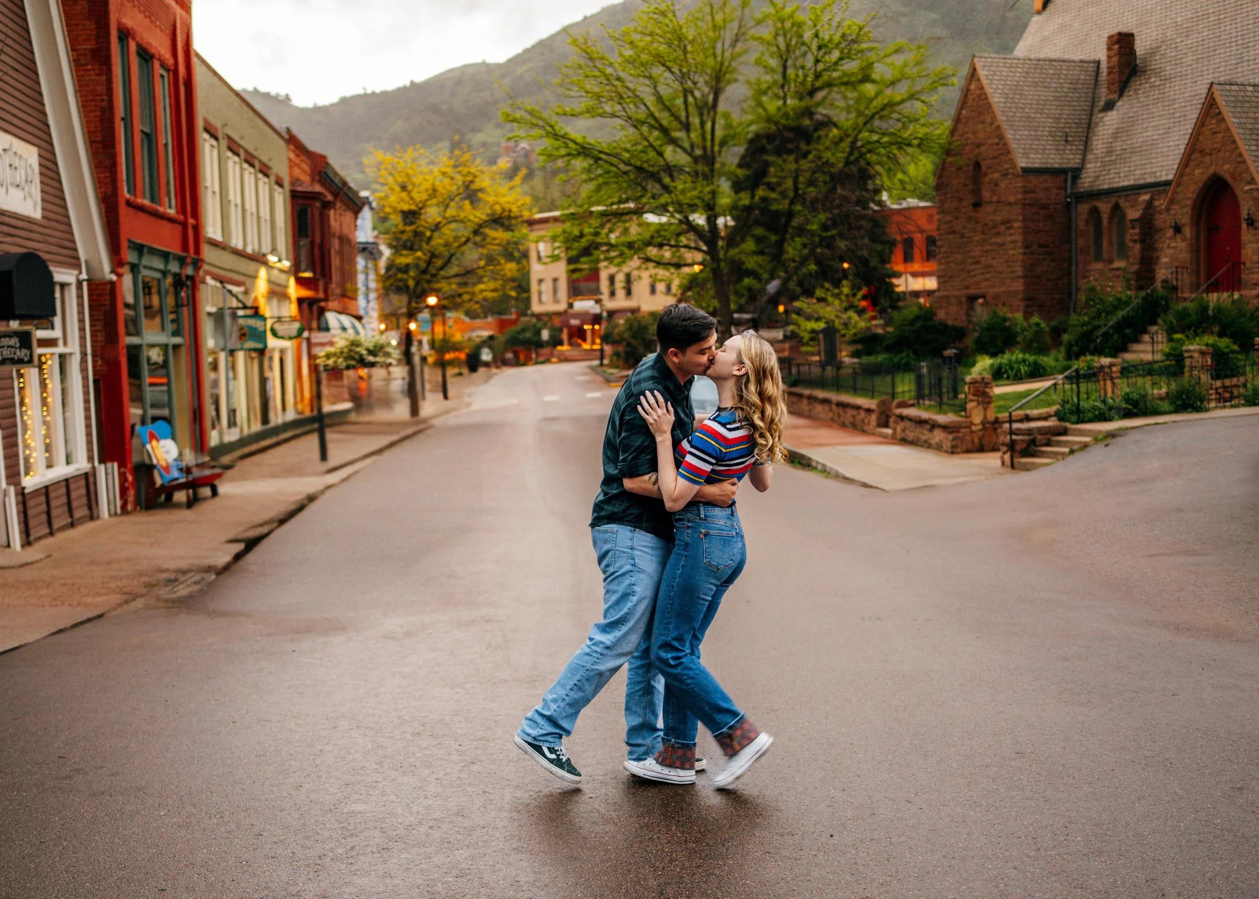 manitou-springs-couples-engagement-rainy-summer-session-sarahkdunnphotography-160 (1).jpg