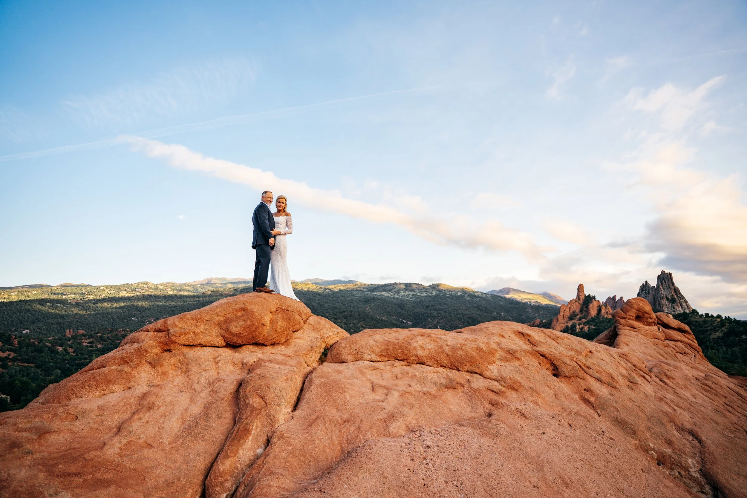 garden-of-the-gods-sunrise-elopement-sarahkdunn-36.jpg