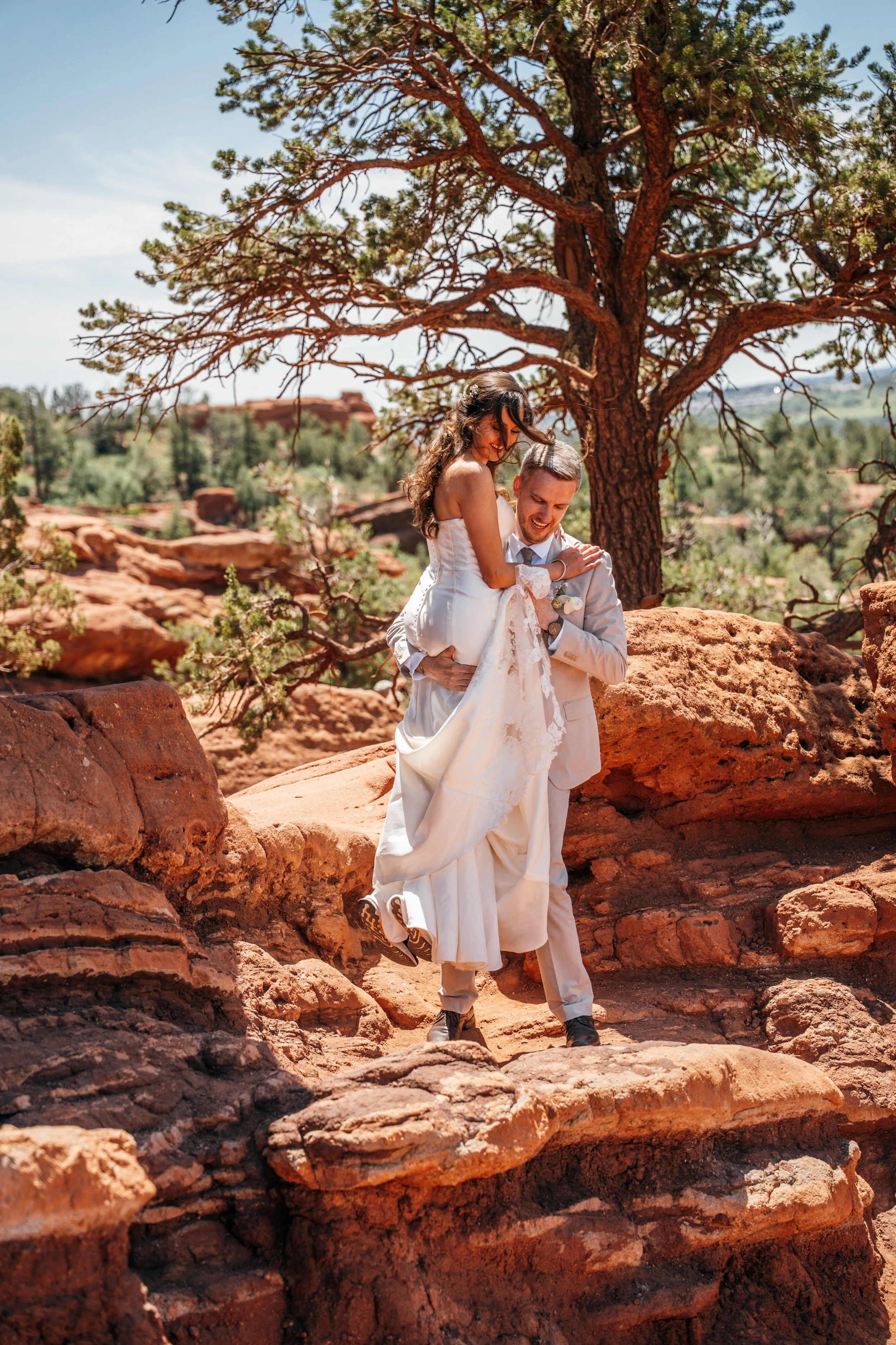 garden-of-the-gods-colorado-springs-elopement-micro-wedding-183.jpg