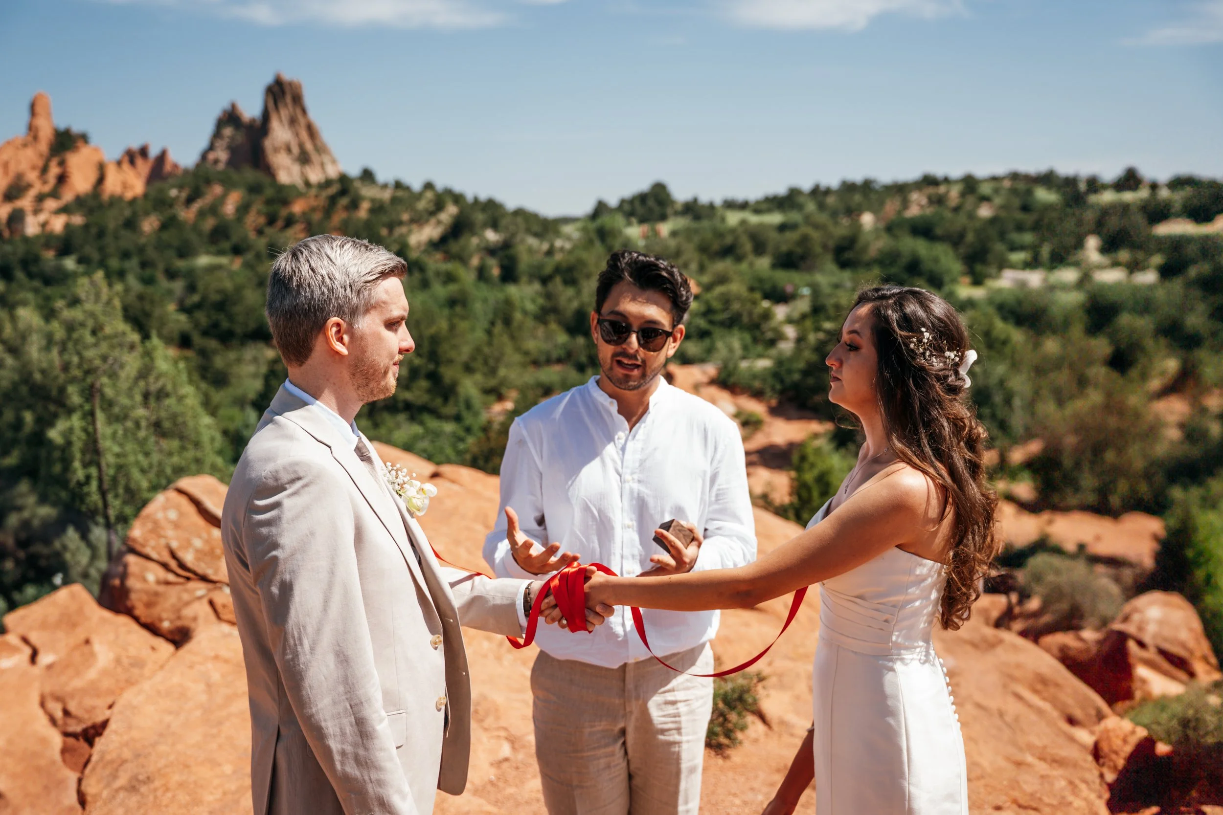 garden-of-the-gods-colorado-springs-elopement-micro-wedding-85.jpg