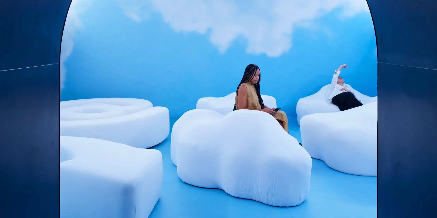 email-is-dead-exhibition-design-museum-intuit-mailchimp-designboom-ban2.jpg