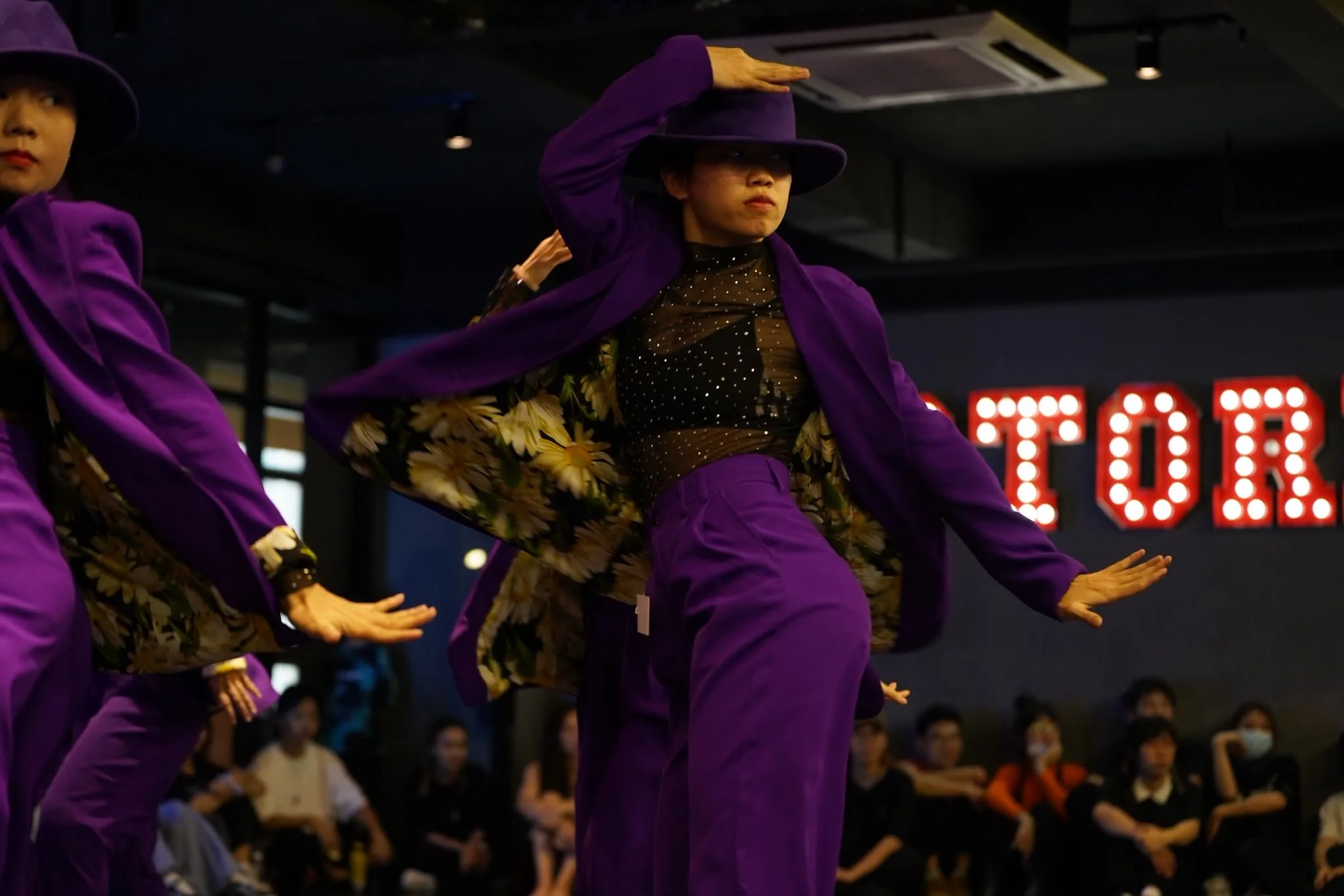 Wei Yuan Dancing Jazz Style, Professional Dance Classes Farnham, performing live