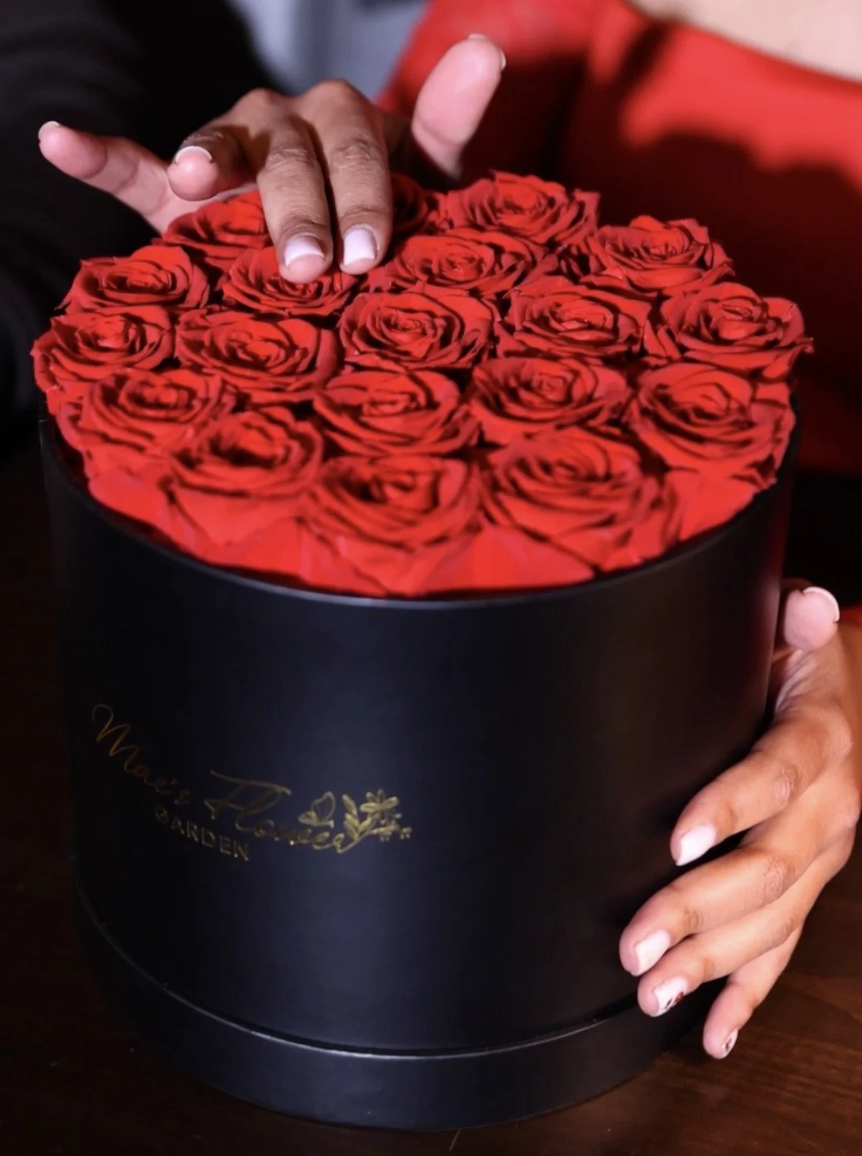 The Timeless Signature Round - Red