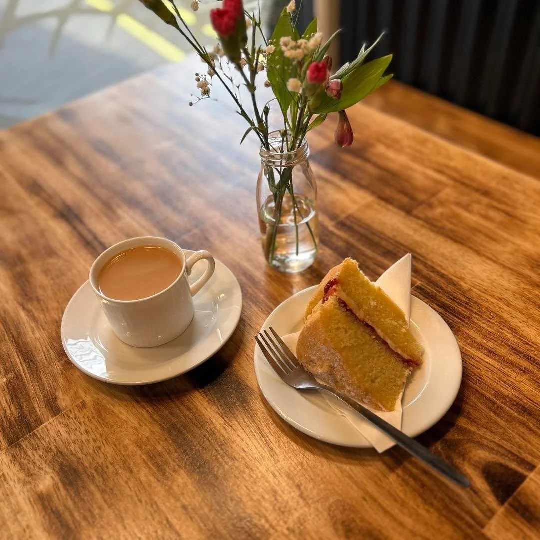 The OG Victoria Sponge and a proper cuppa ☕🍰 Name a better way to get through the midweek slump&hellip; we&rsquo;ll wait.

Freshly baked, perfectly fluffy, and best enjoyed with your favourite hot drink at Crib &amp; Croust.

Open Monday &ndash; Sat
