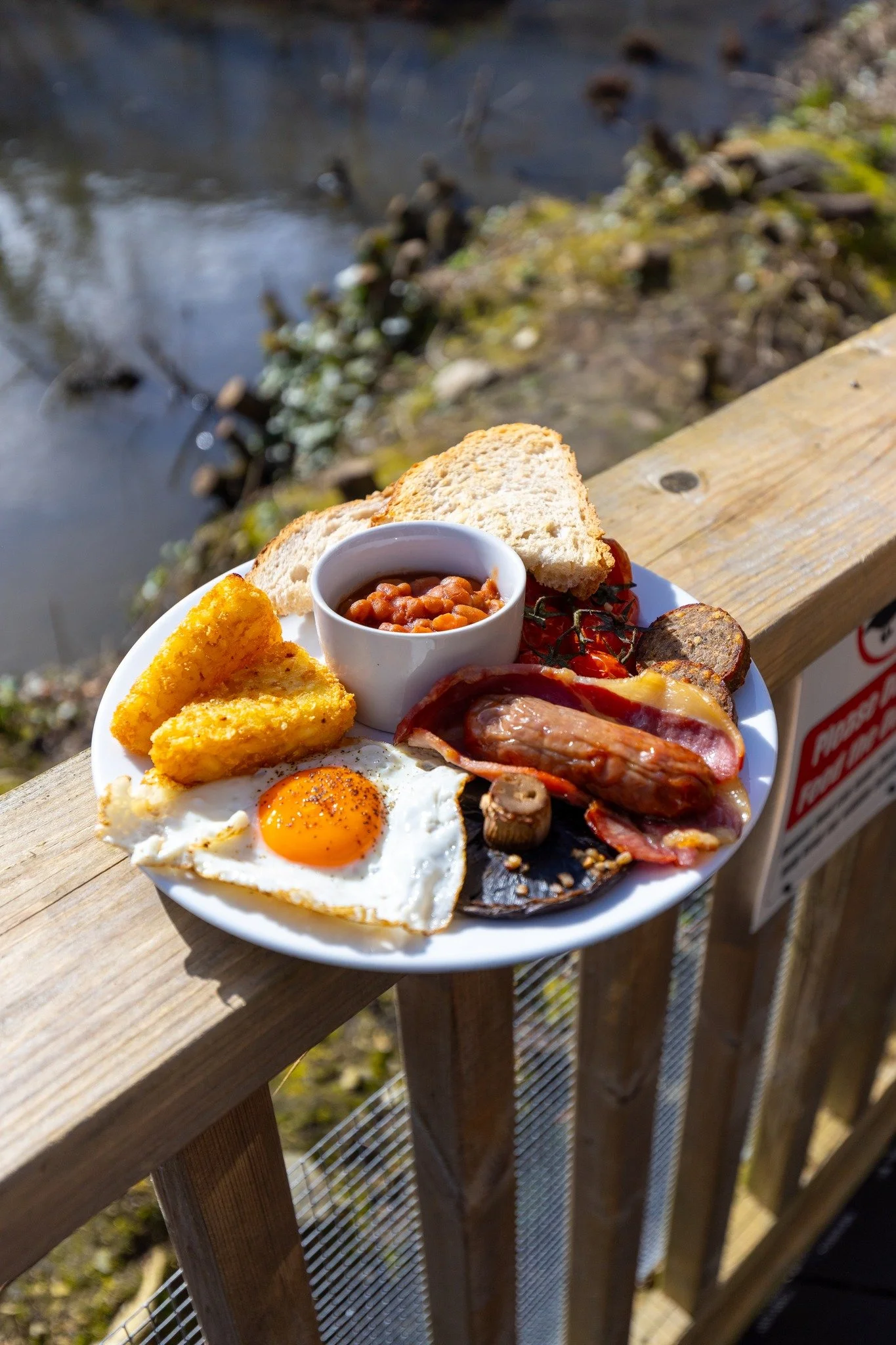 Friday = a proper good crib. 2 for &pound;20 on a Full Crib and Croust. Available to eat in or boxed up to takeaway. 

Grilled bacon, sausage, hog&rsquo;s pudding, fried egg, hash brown, roasted tomato, thyme-roasted mushroom, baked beans, Da Bara so
