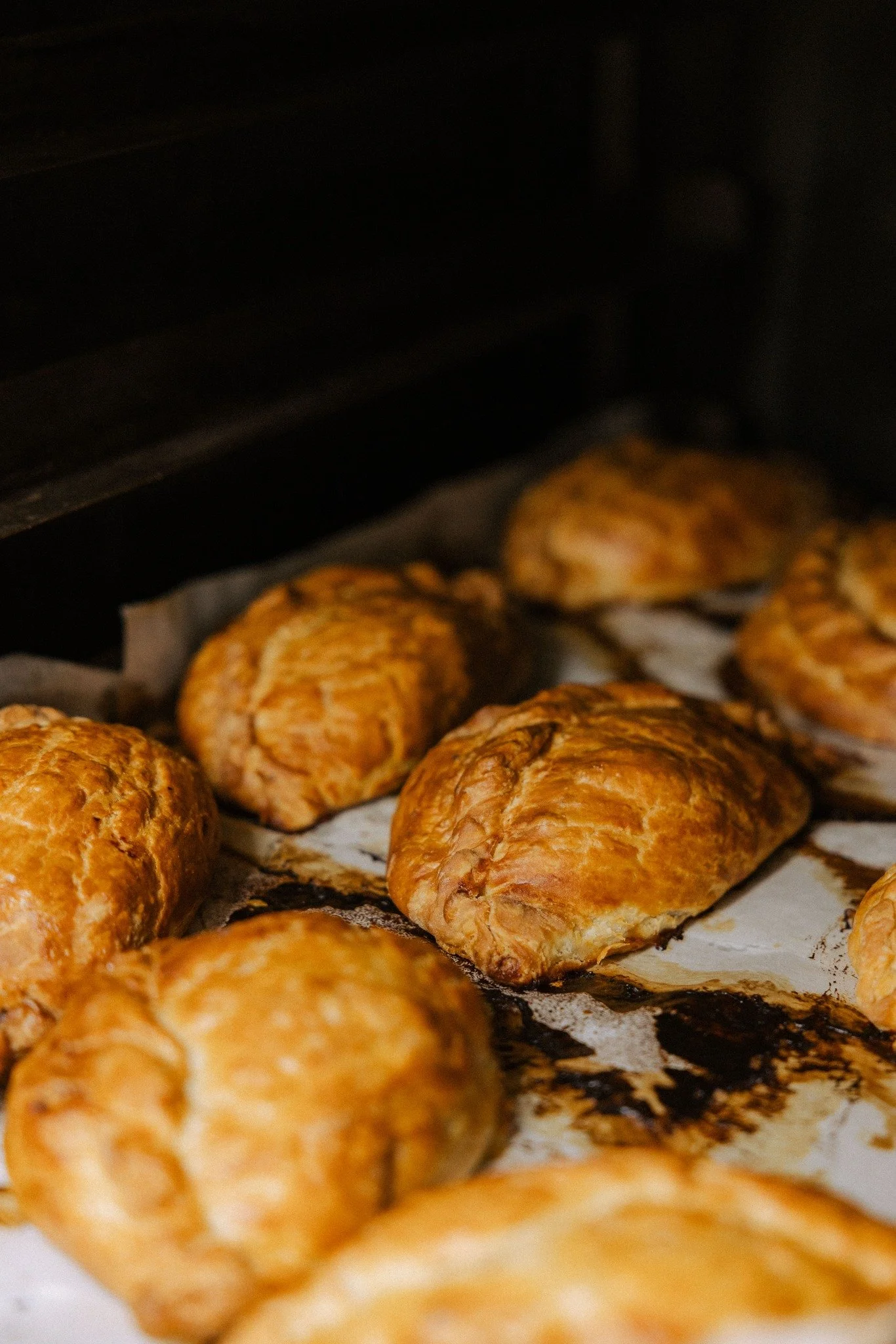 Don&rsquo;t look at us like that, regular steak Ann&rsquo;s pasty&hellip; we can&rsquo;t resist you 👀

Fresh out of the oven and waiting at the Crib &amp; Croust counter courtesy of @annspasties. Serving daily from 8am&ndash;3pm 🙌

#cribandcroust #