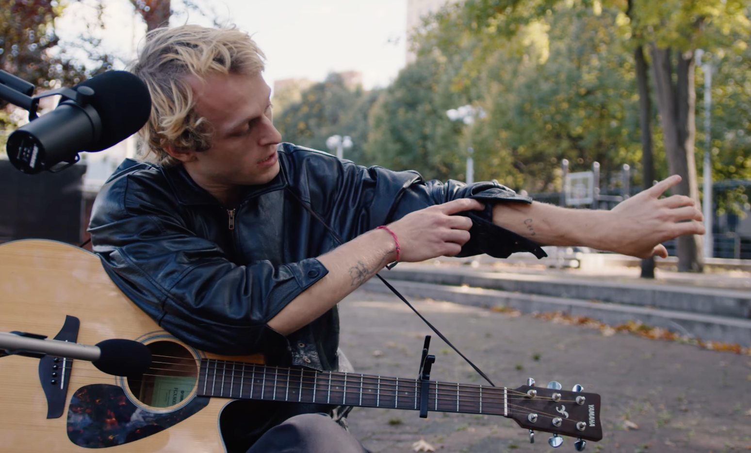 Cab Ellis plays unreleased song “Ceez" in LES park
