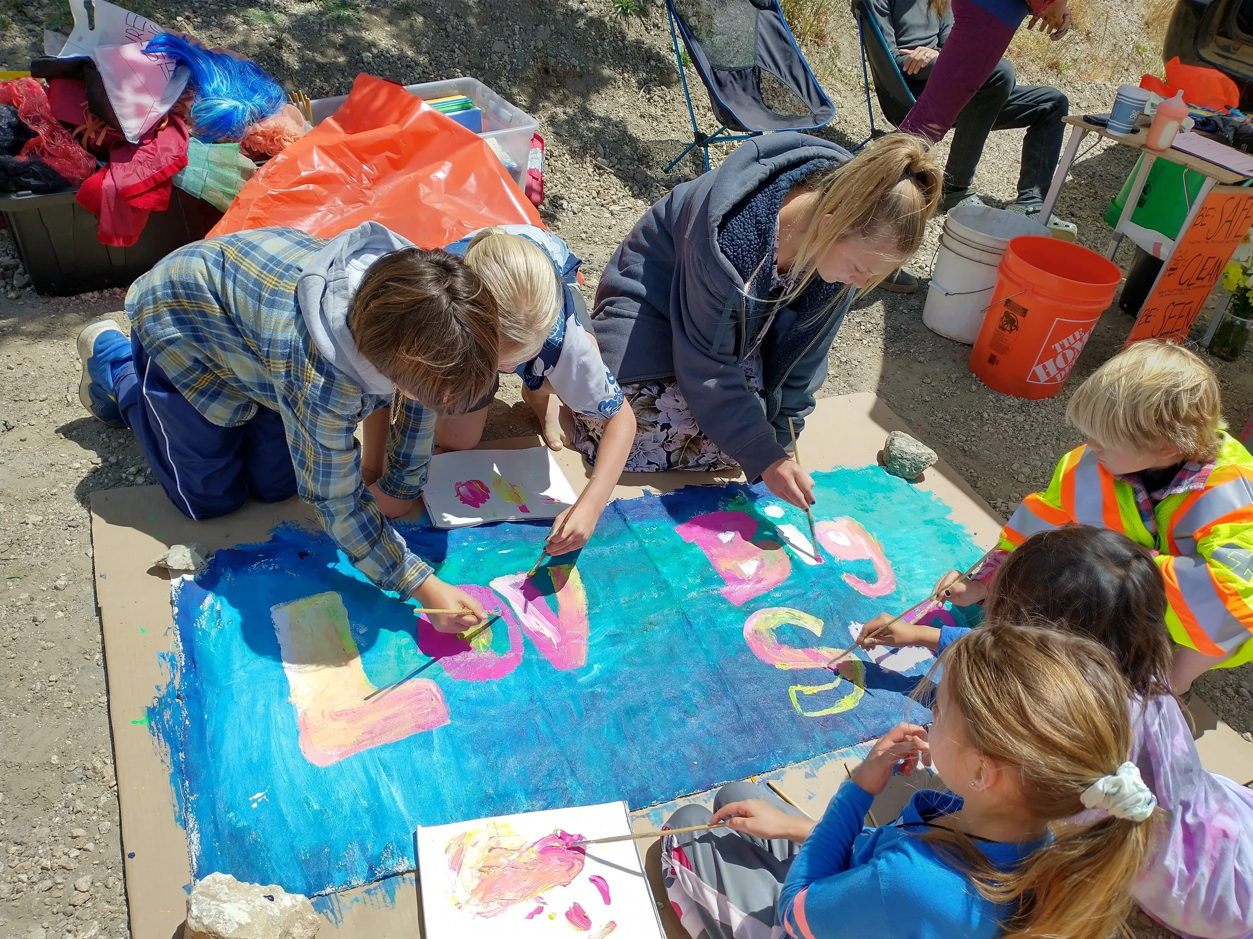  Kids doing drafts at a table 