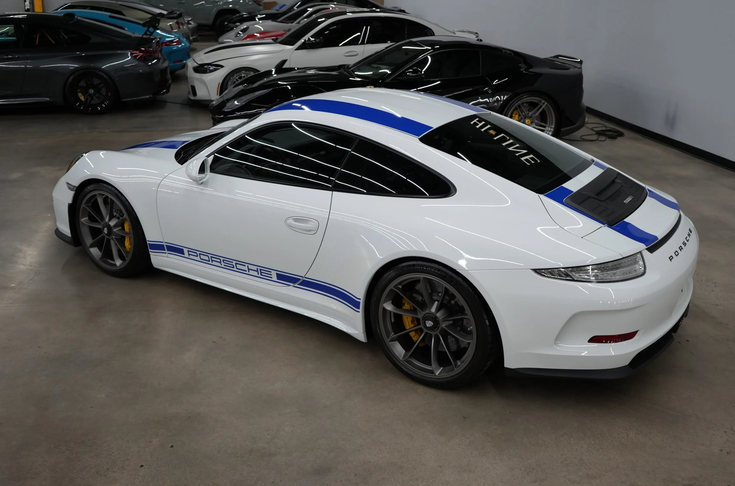 The iconic double stripe of the 911R.