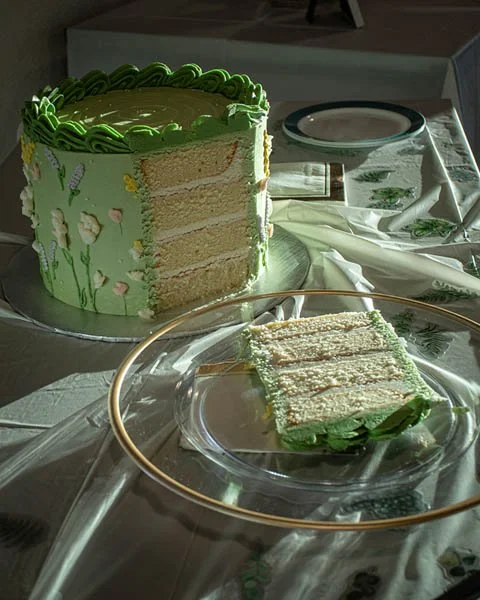 Cut birthday cake events photography.